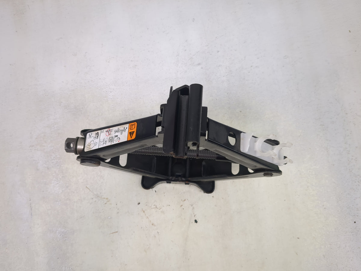2016 Ford Fusion Spare Scissor Car Jack 1513389 - Oemusedautoparts1.com