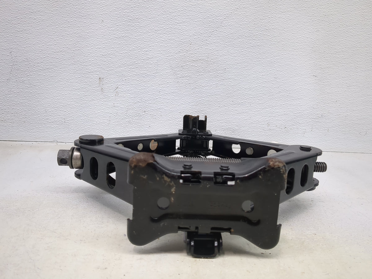 2016 Ford Fusion Spare Scissor Car Jack 1513389 - Oemusedautoparts1.com