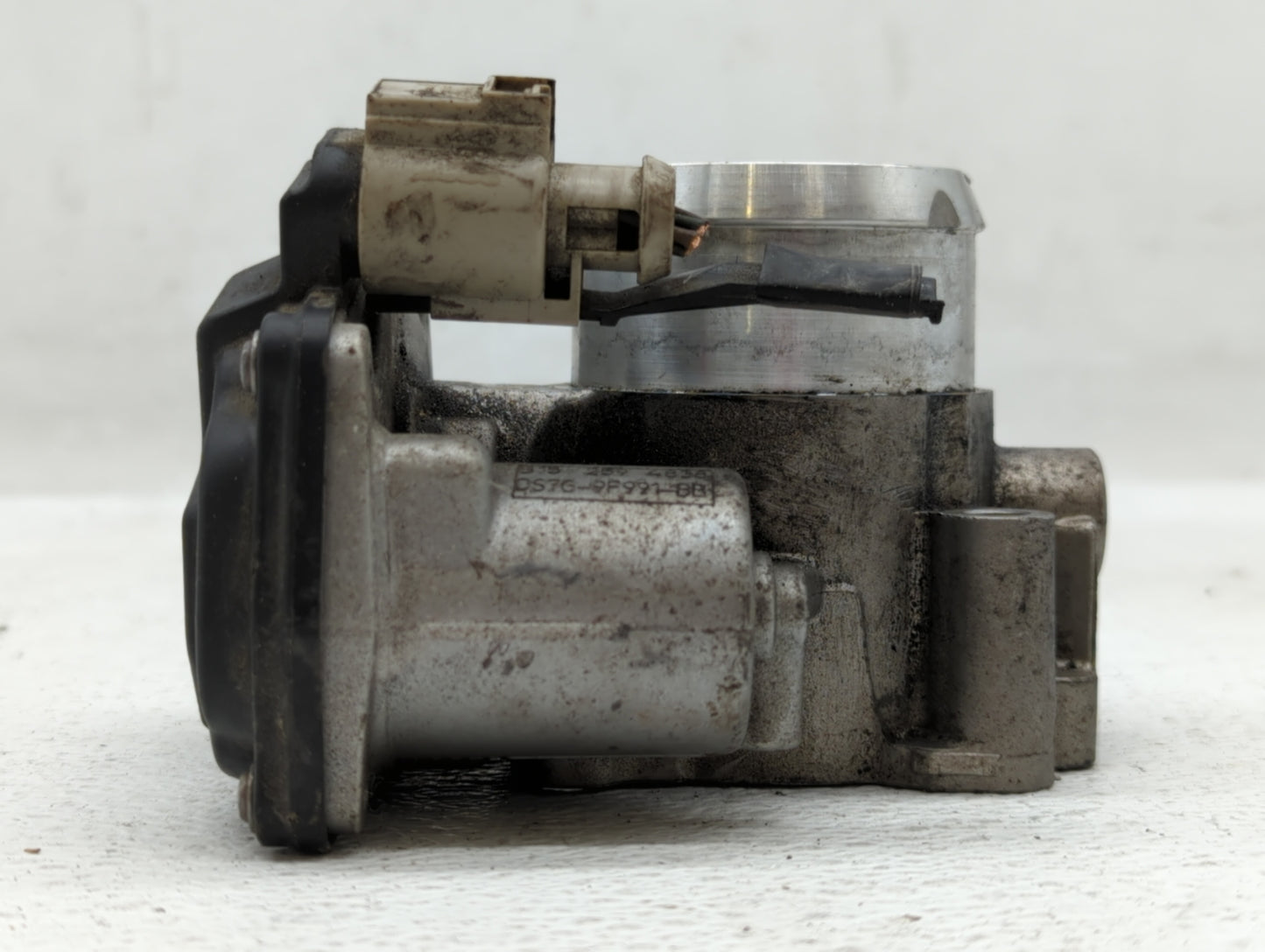 2014-2020 Ford Fusion Throttle Body P/N:DS7G-9F991-BB DS7G-9F991-CA Fits Fits 2014 2015 2016 2017 2018 2019 2020 OEM Used Au