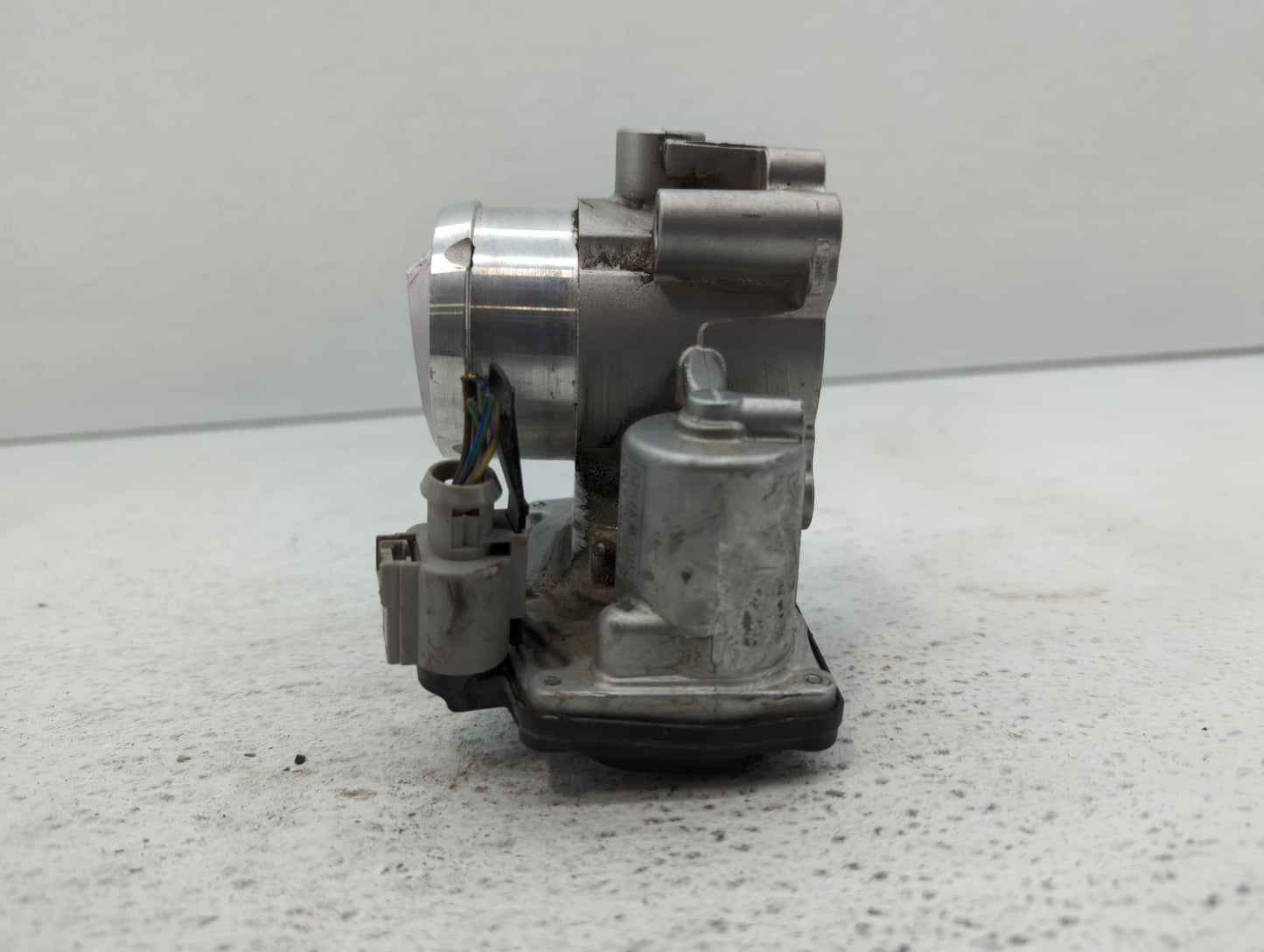2014-2020 Ford Fusion Throttle Body P/N:DS7G-9F991-BB DS7G-9F991-CA Fits Fits 2014 2015 2016 2017 2018 2019 2020 OEM Used Au