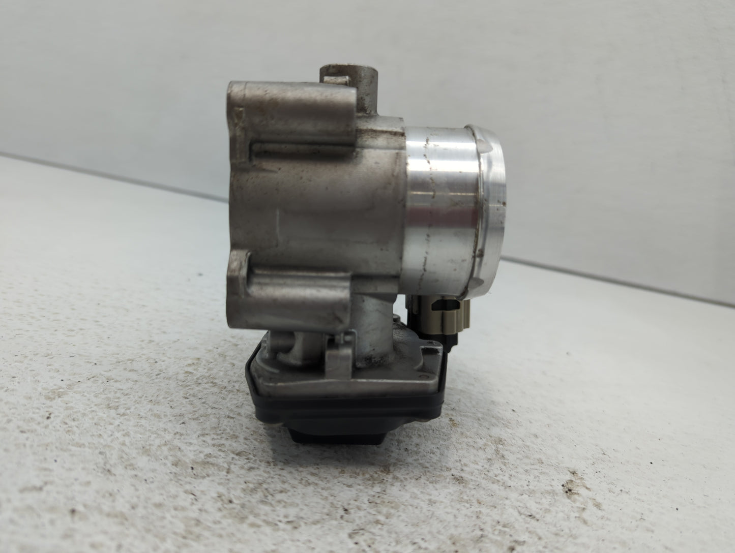 2014-2020 Ford Fusion Throttle Body P/N:DS7G-9F991-BB Fits Fits 2014 2015 2016 2017 2018 2019 2020 OEM Used Auto Parts - Oem