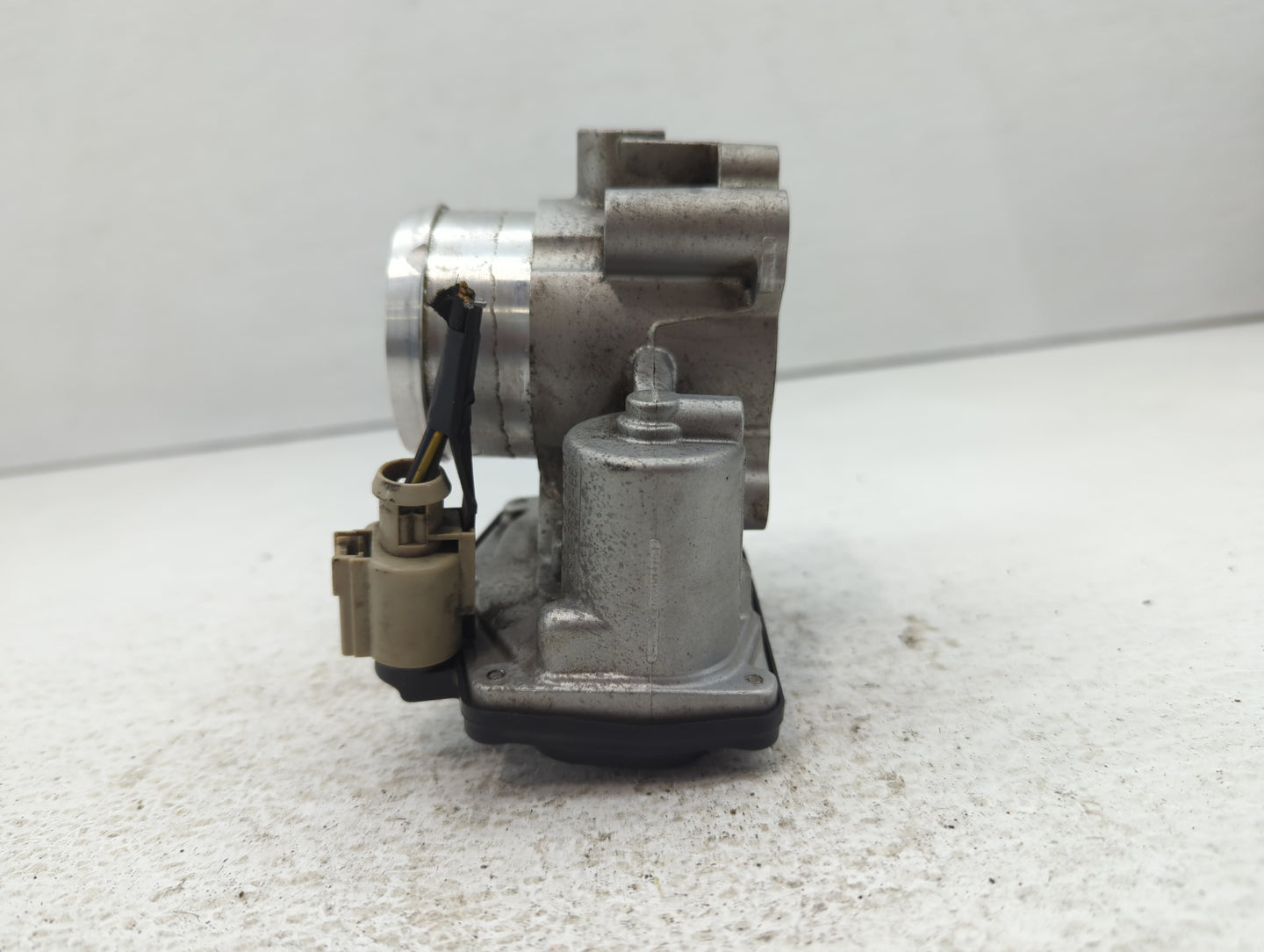 2014-2020 Ford Fusion Throttle Body P/N:DS7G-9F991-BB Fits Fits 2014 2015 2016 2017 2018 2019 2020 OEM Used Auto Parts - Oem
