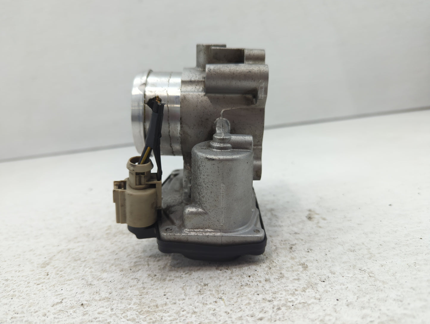 2014-2020 Ford Fusion Throttle Body P/N:DS7G-9F991-BB Fits Fits 2014 2015 2016 2017 2018 2019 2020 OEM Used Auto Parts - Oem