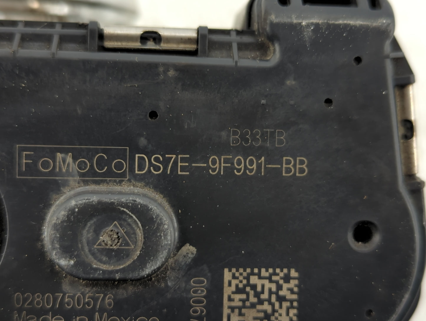 2014-2020 Ford Fusion Throttle Body P/N:DS7E-9F991-BB Fits Fits 2014 2015 2016 2017 2018 2019 2020 2021 2022 OEM Used Auto P