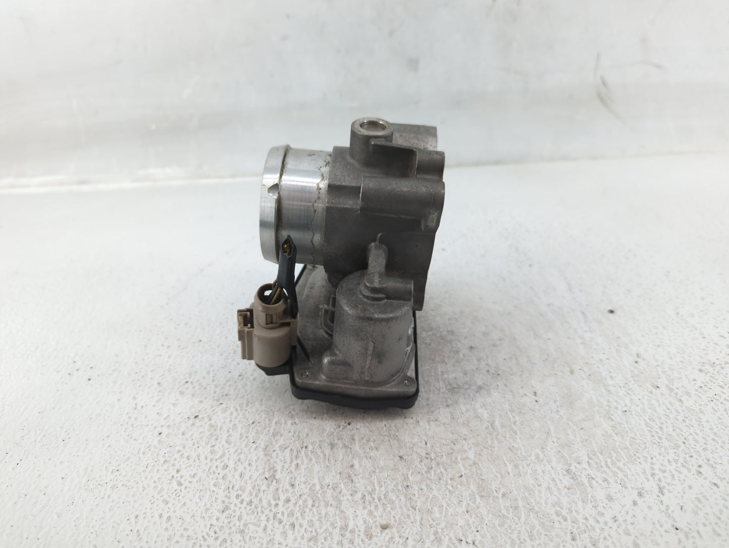2014-2020 Ford Fusion Throttle Body P/N:DS7G-9F991-BB Fits Fits 2014 2015 2016 2017 2018 2019 2020 OEM Used Auto Parts - Oem