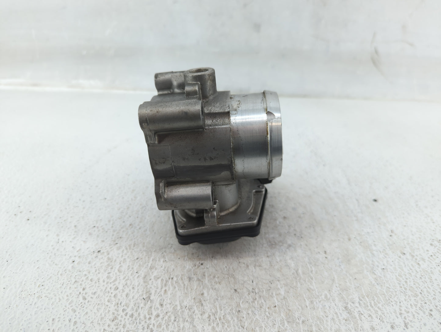 2014-2020 Ford Fusion Throttle Body P/N:DS7G-9F991-BB Fits Fits 2014 2015 2016 2017 2018 2019 2020 OEM Used Auto Parts - Oem