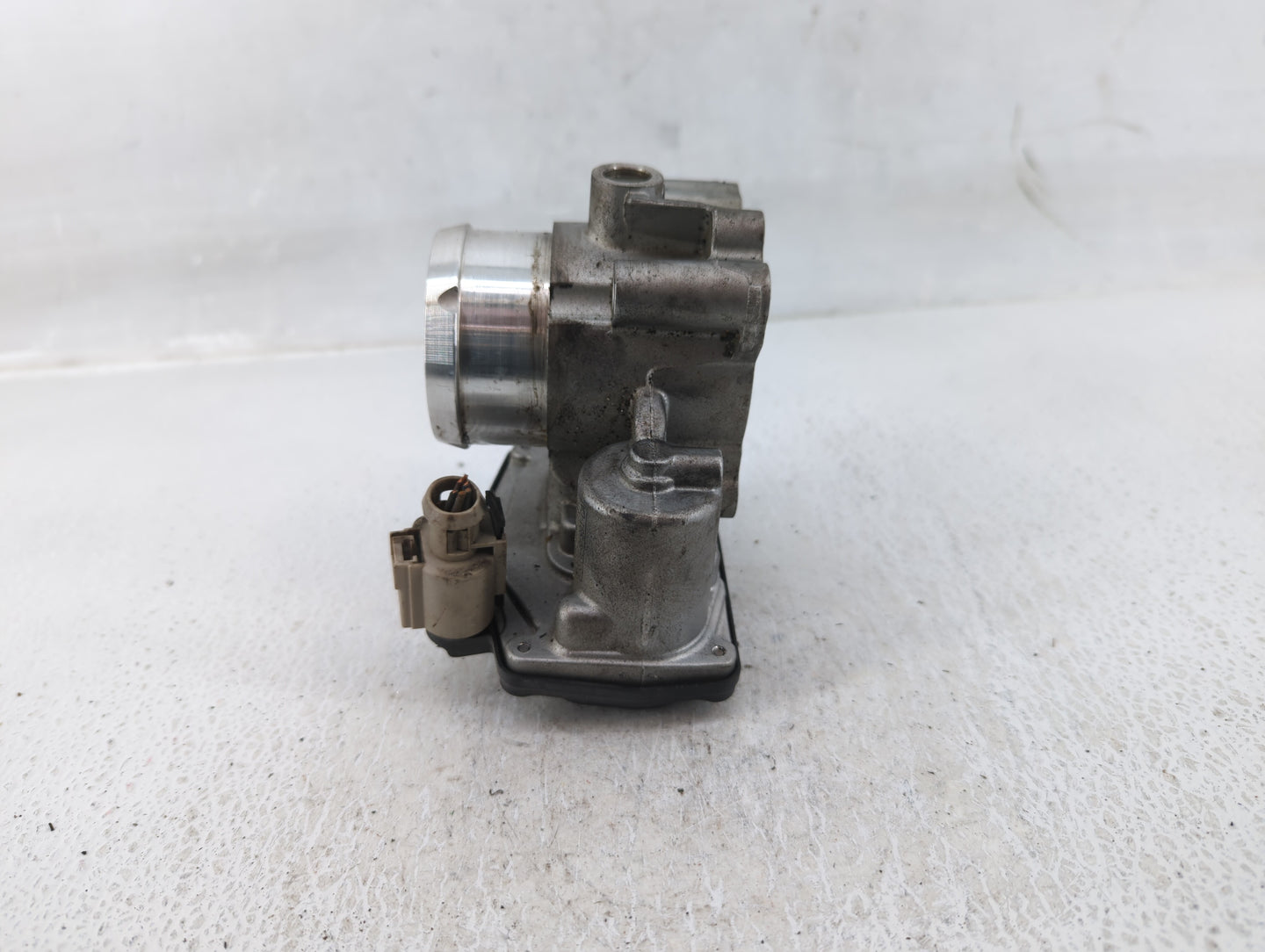 2014-2020 Ford Fusion Throttle Body P/N:DS7G-9F991-CA Fits Fits 2014 2015 2016 2017 2018 2019 2020 OEM Used Auto Parts - Oem