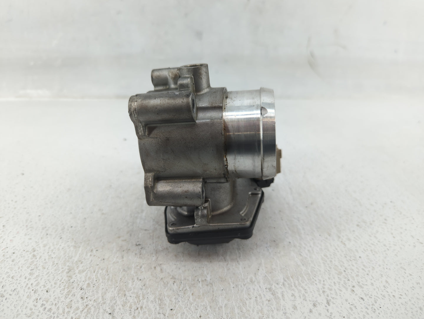 2014-2020 Ford Fusion Throttle Body P/N:DS7G-9F991-CA Fits Fits 2014 2015 2016 2017 2018 2019 2020 OEM Used Auto Parts - Oem