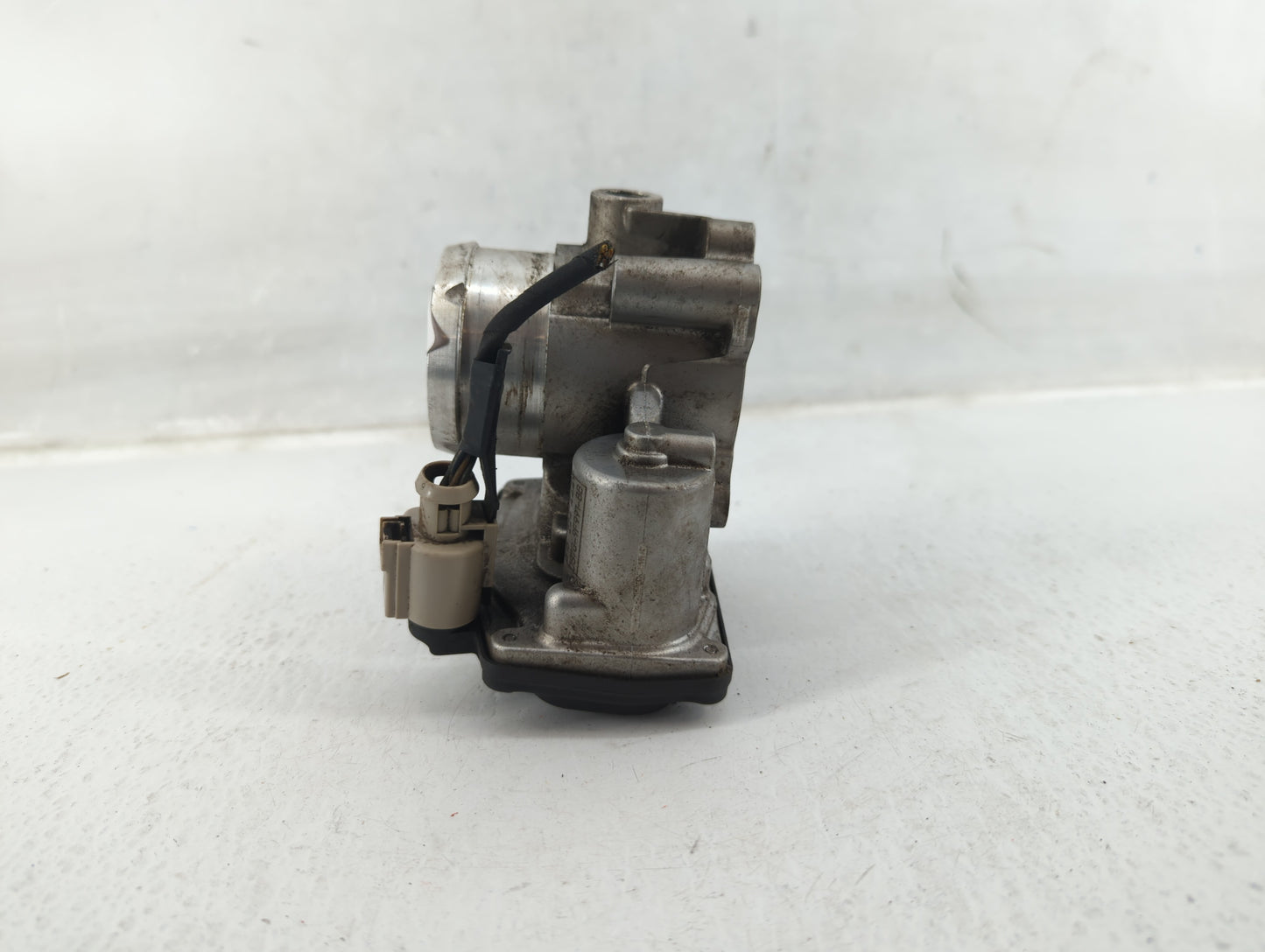 2014-2020 Ford Fusion Throttle Body P/N:DS7G-9F991-BB Fits Fits 2014 2015 2016 2017 2018 2019 2020 OEM Used Auto Parts - Oem