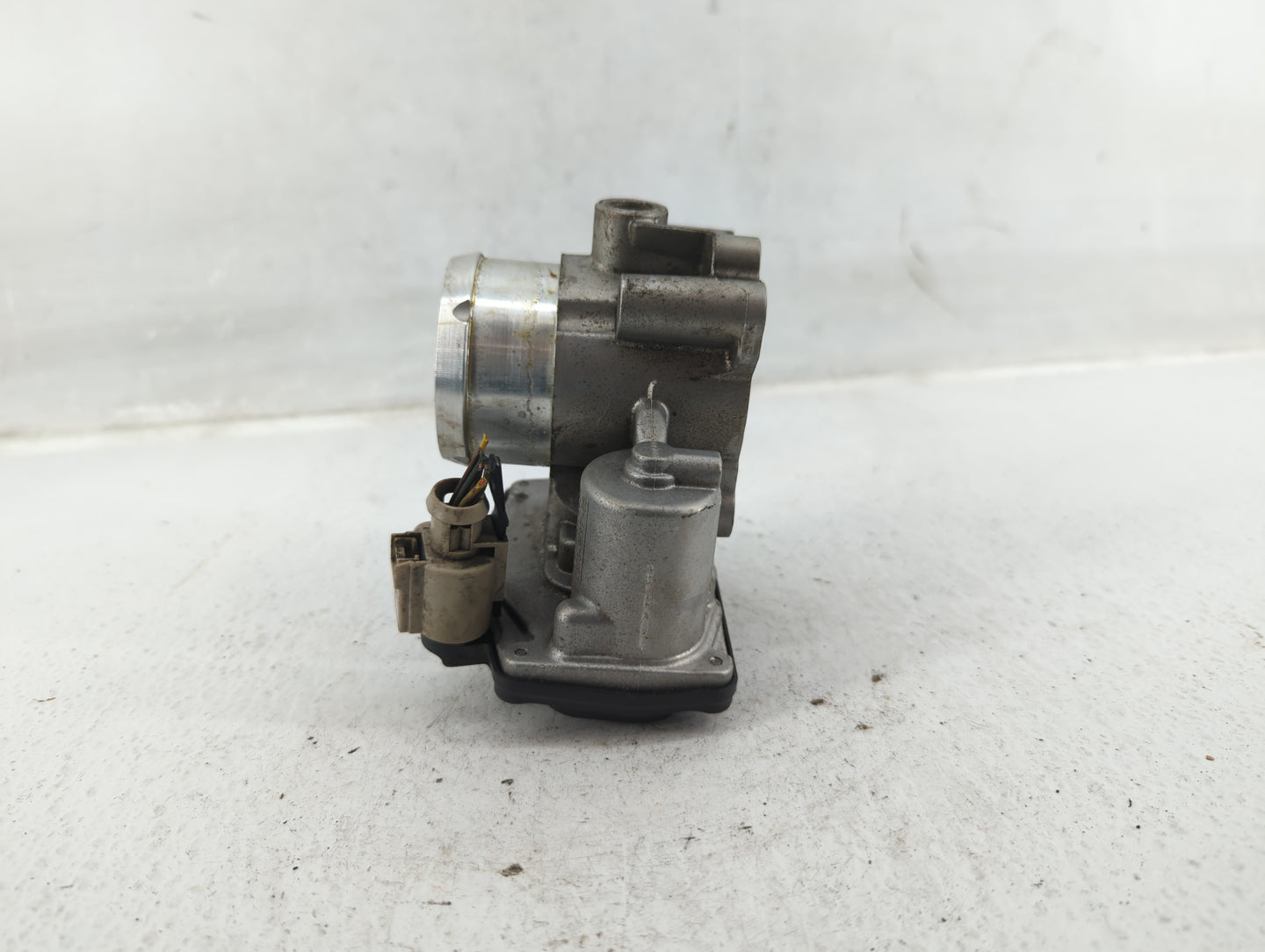2014-2020 Ford Fusion Throttle Body P/N:DS7G-9F991-BB Fits Fits 2014 2015 2016 2017 2018 2019 2020 OEM Used Auto Parts - Oem