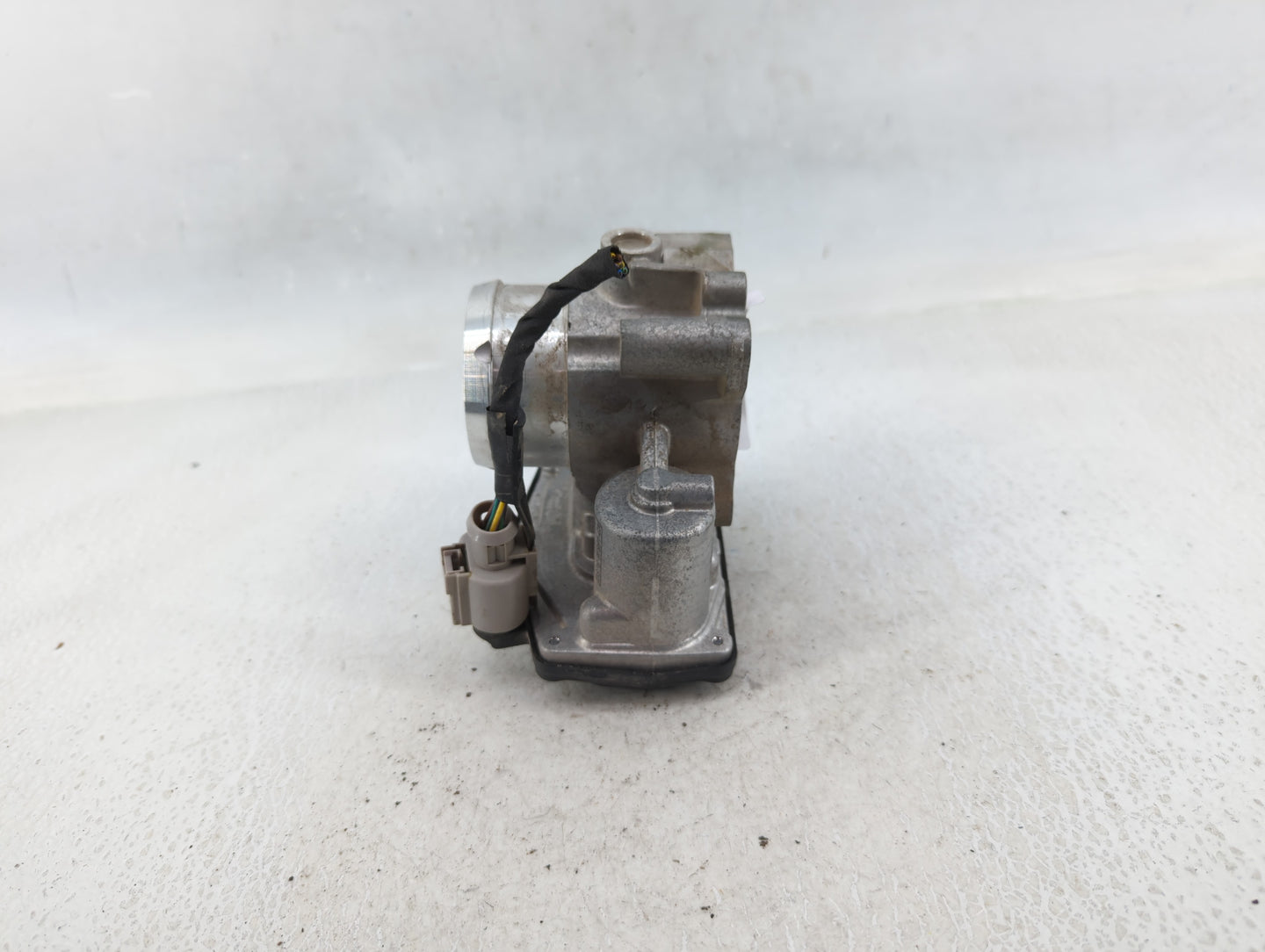 2014-2020 Ford Fusion Throttle Body P/N:DS7G-9F991-BB DS7G-9F991-CA Fits Fits 2014 2015 2016 2017 2018 2019 2020 OEM Used Au