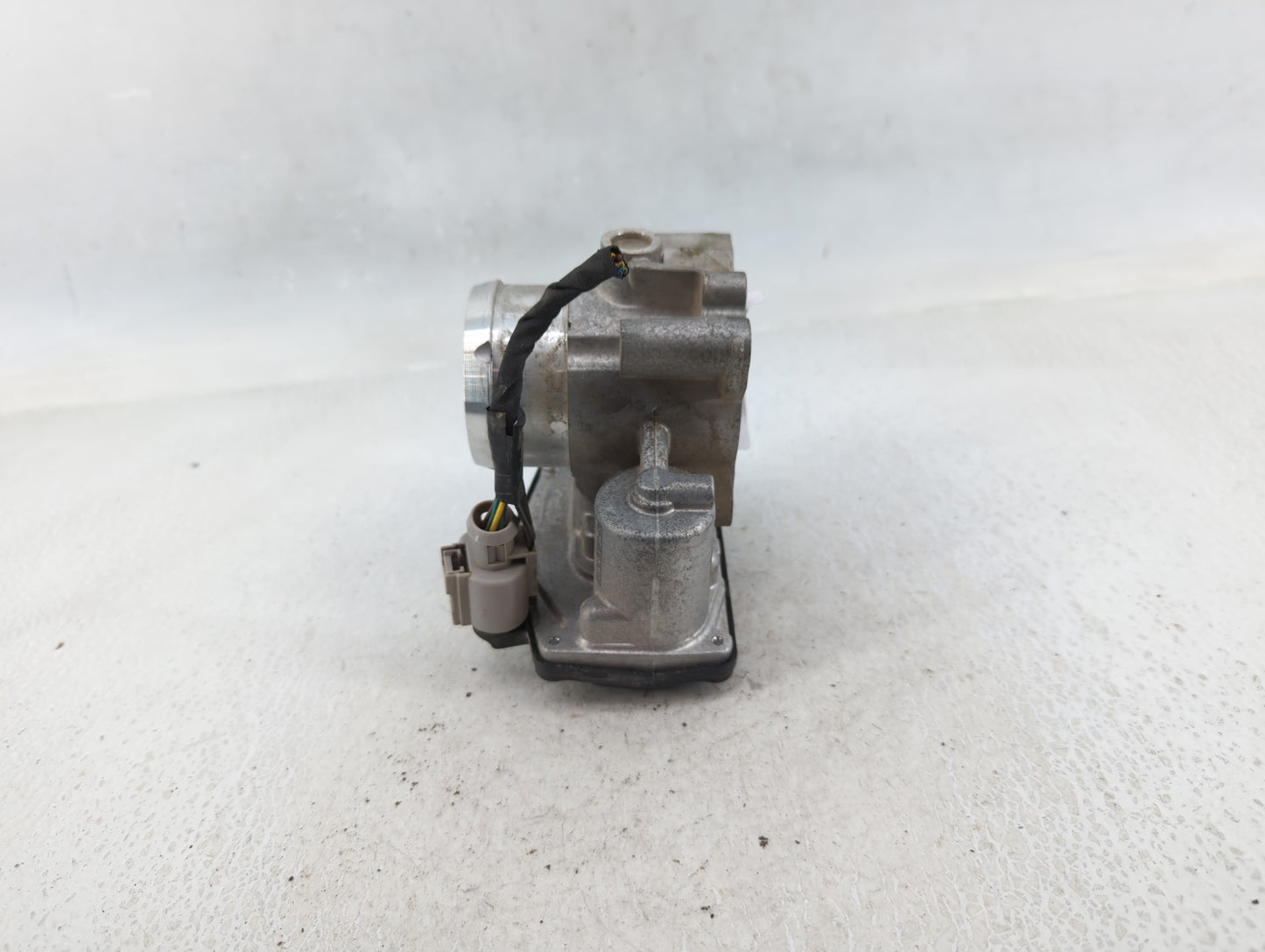 2014-2020 Ford Fusion Throttle Body P/N:DS7G-9F991-BB DS7G-9F991-CA Fits Fits 2014 2015 2016 2017 2018 2019 2020 OEM Used Au