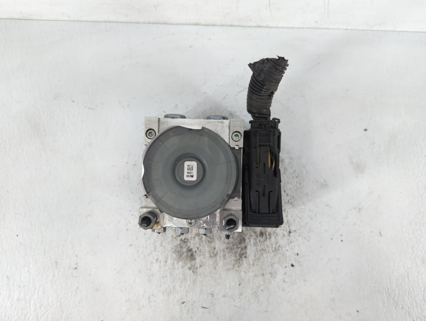 2014-2016 Ford Fusion ABS Pump Control Module Replacement P/N:EG9C-2C405-AF Fits Fits 2014 2015 2016 OEM Used Auto Parts - O