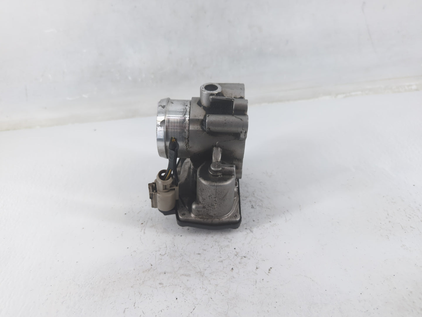 2014-2020 Ford Fusion Throttle Body P/N:DS7G-9F991-BB B15 320 4842 Fits Fits 2014 2015 2016 2017 2018 2019 2020 OEM Used Aut