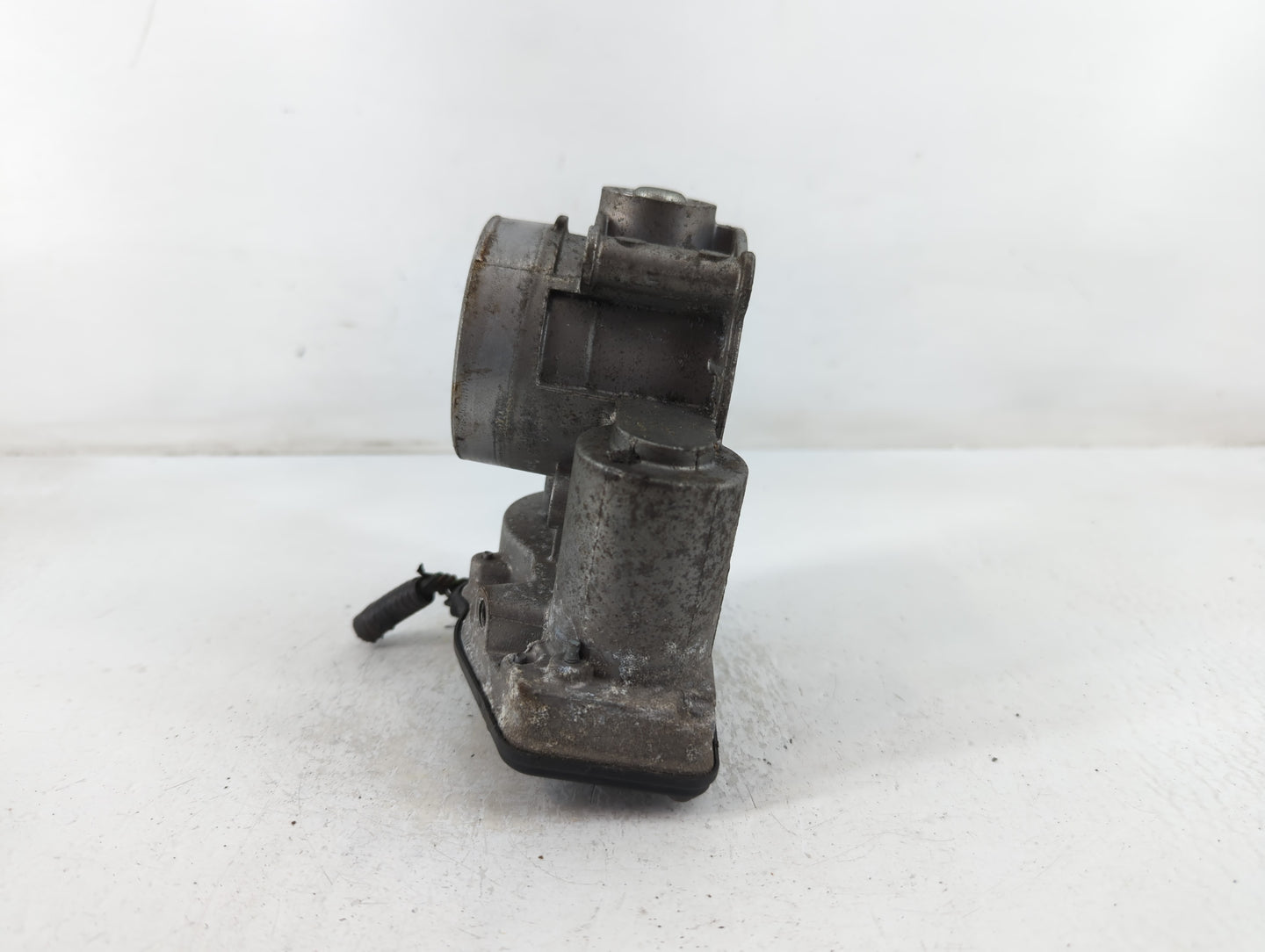 2013-2020 Ford Fusion Throttle Body P/N:B1527B-0626 Fits Fits 2013 2014 2015 2016 2017 2018 2019 2020 2021 2022 OEM Used Aut