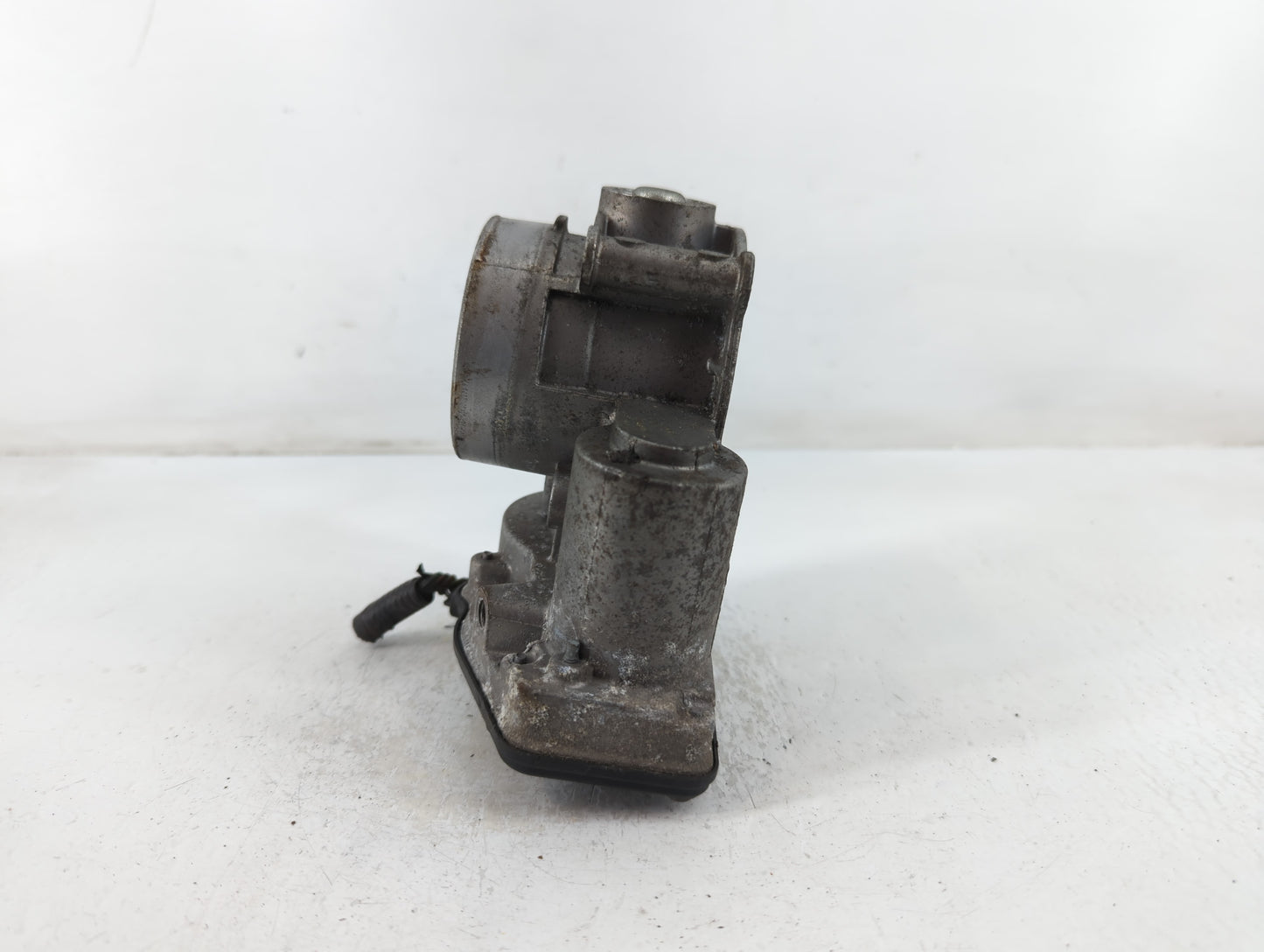 2013-2020 Ford Fusion Throttle Body P/N:B1527B-0626 Fits Fits 2013 2014 2015 2016 2017 2018 2019 2020 2021 2022 OEM Used Aut