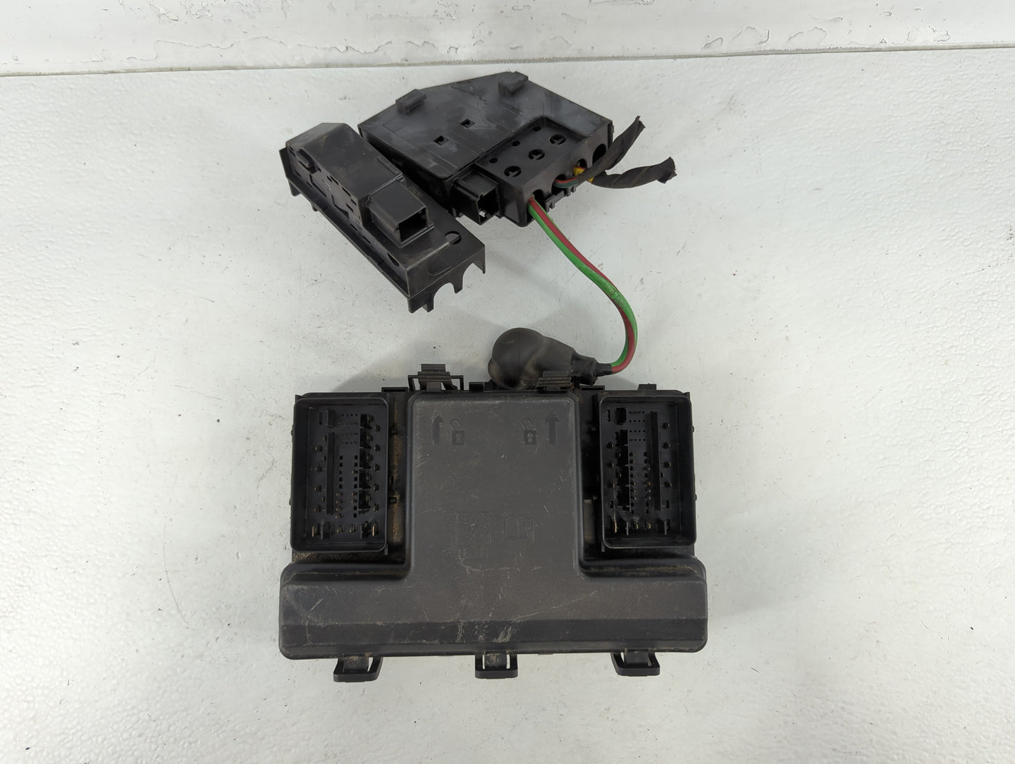 2015-2016 Ford Fusion Fusebox Fuse Box Panel Relay Module P/N:FG9T14A067BB_01 Fits Fits 2015 2016 OEM Used Auto Parts - Oemu