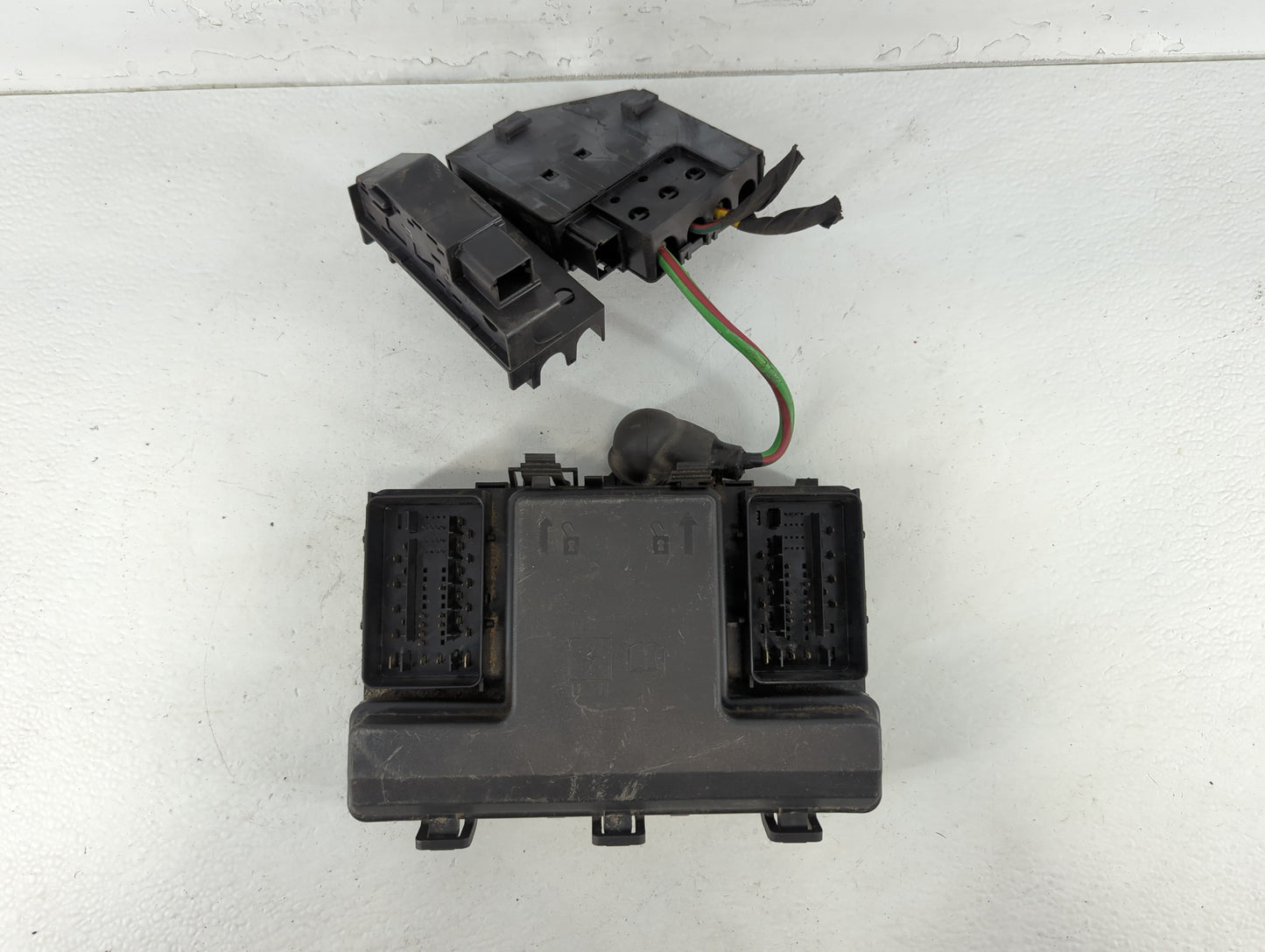 2015-2016 Ford Fusion Fusebox Fuse Box Panel Relay Module P/N:FG9T14A067BB_01 Fits Fits 2015 2016 OEM Used Auto Parts - Oemu