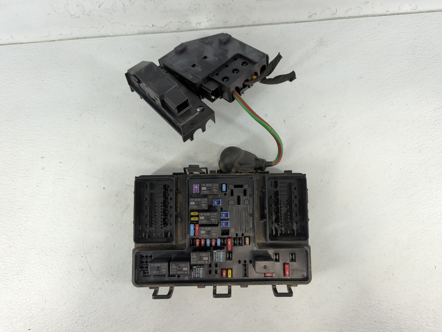 2015-2016 Ford Fusion Fusebox Fuse Box Panel Relay Module P/N:FG9T14A067BB_01 Fits Fits 2015 2016 OEM Used Auto Parts - Oemu