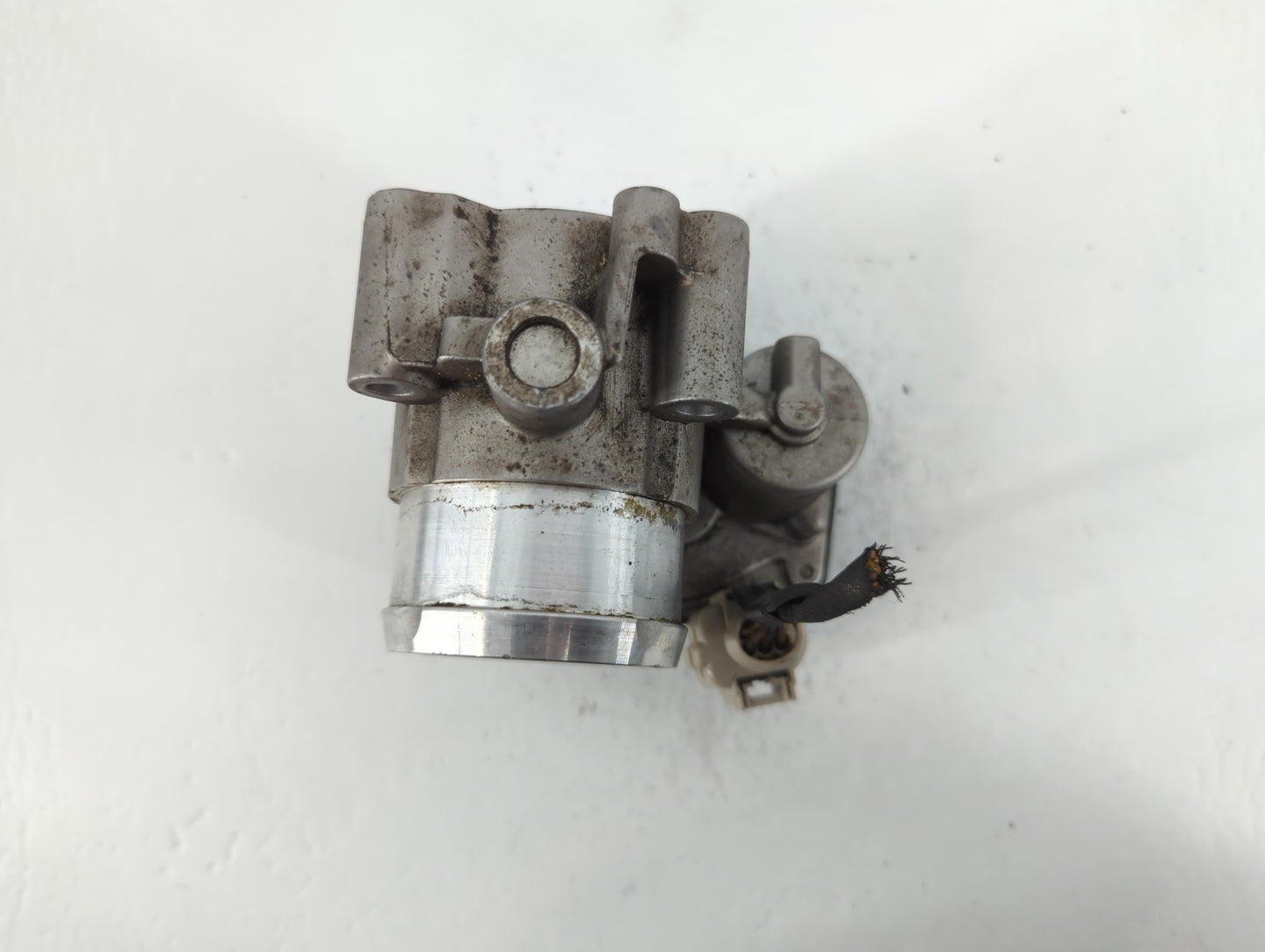 2014-2020 Ford Fusion Throttle Body P/N:B15 154 4526 DS7G-9F991-BB Fits Fits 2014 2015 2016 2017 2018 2019 2020 OEM Used Aut