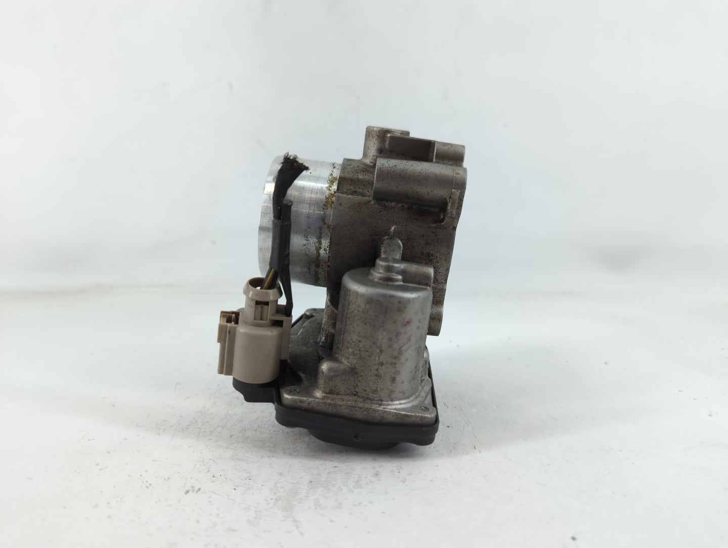 2014-2020 Ford Fusion Throttle Body P/N:B15 154 4526 DS7G-9F991-BB Fits Fits 2014 2015 2016 2017 2018 2019 2020 OEM Used Aut
