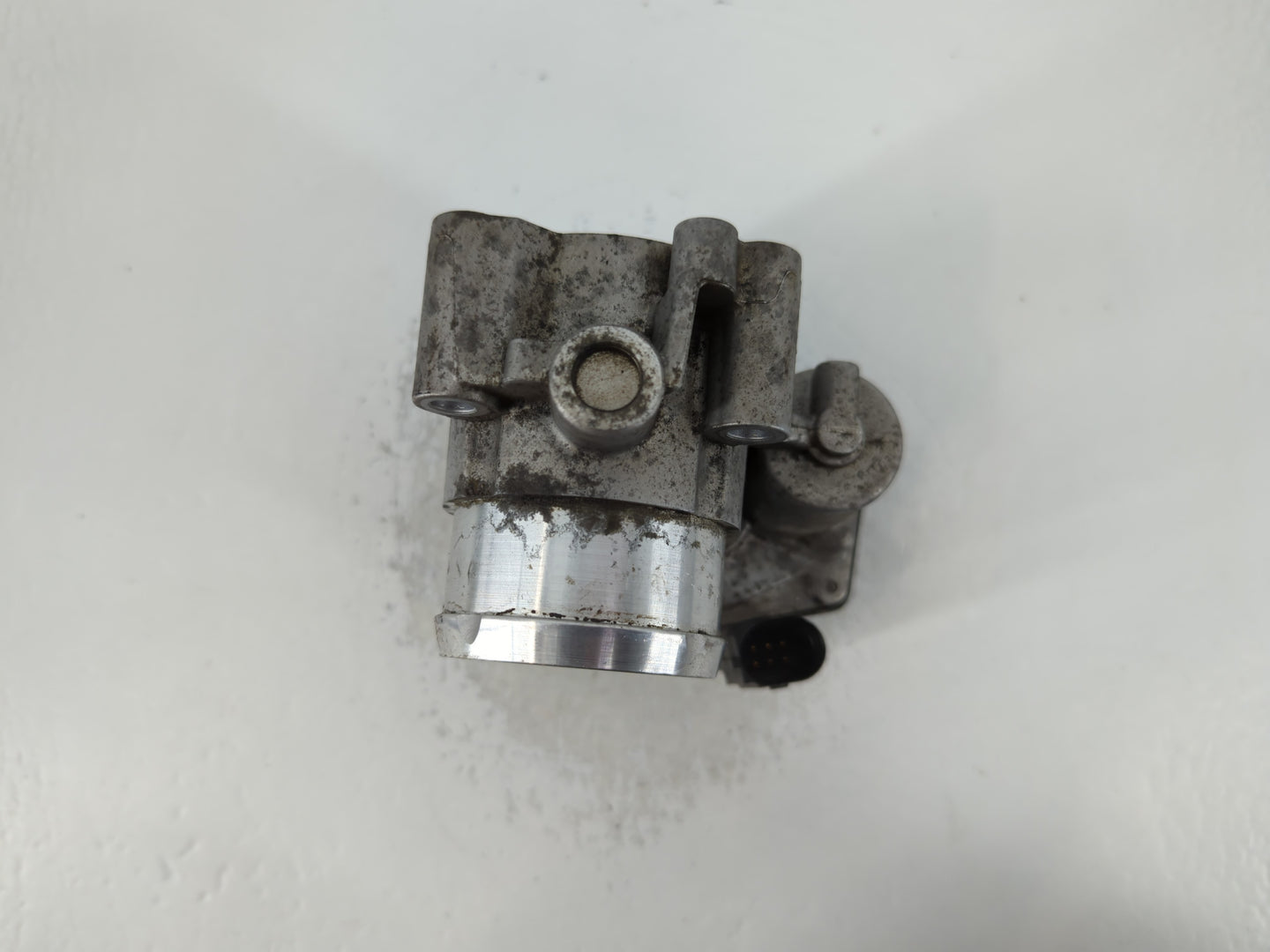 2014-2020 Ford Fusion Throttle Body P/N:DS7G-9F991-BB B15 344 5580 Fits Fits 2014 2015 2016 2017 2018 2019 2020 OEM Used Aut
