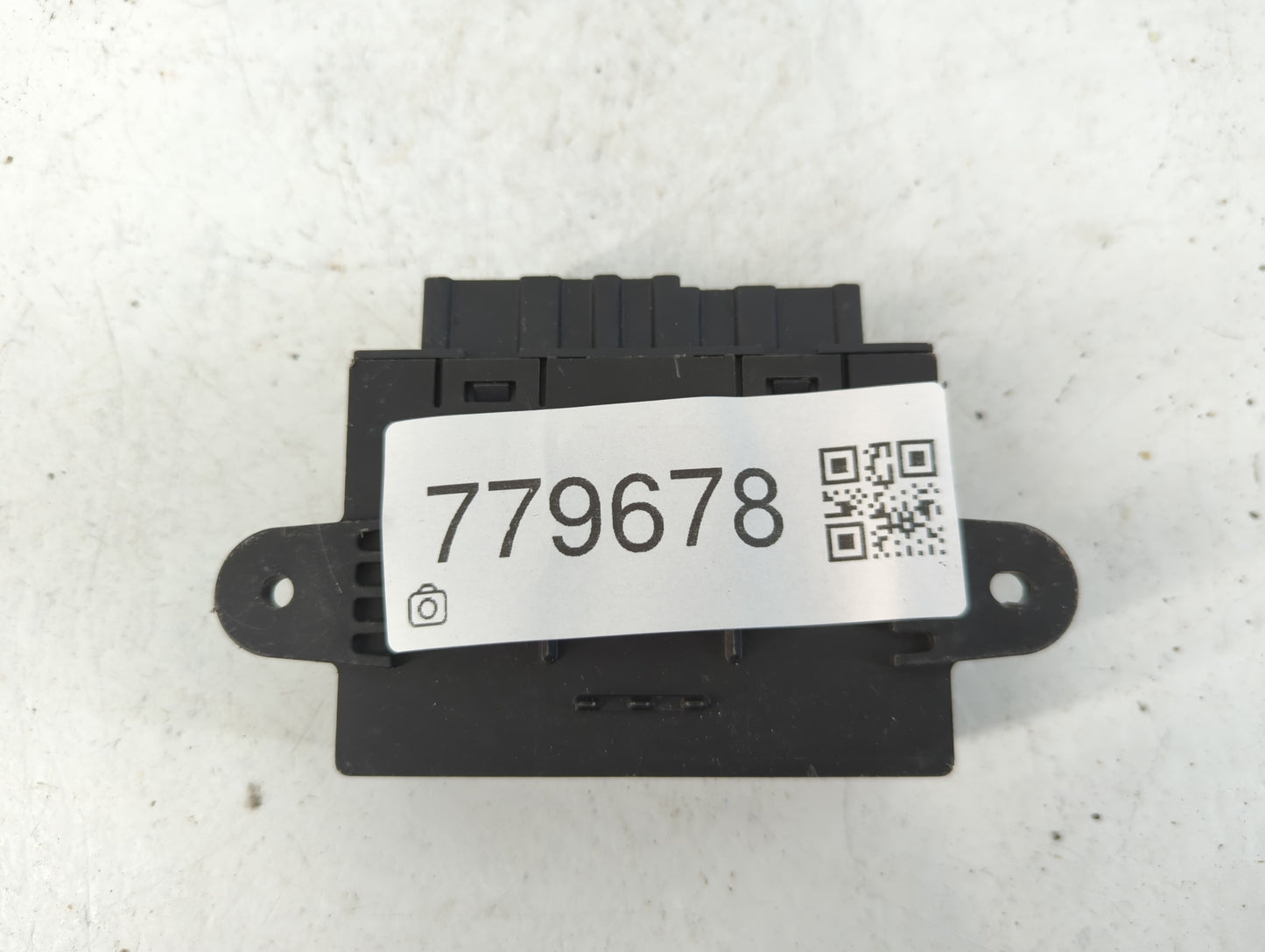 2014-2020 Ford Fusion Door Control Module Dg9t-14b533 Cg - Oemusedautoparts1.com