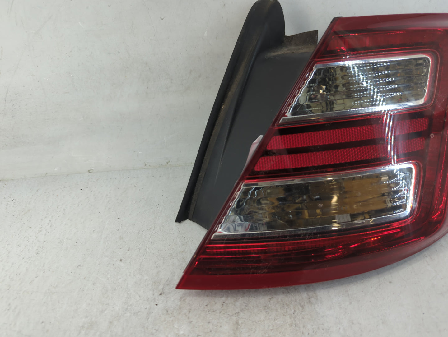 2013-2016 Ford Fusion Tail Light Assembly Passenger Right OEM P/N:DG13-13B504-AR Fits Fits 2013 2014 2015 2016 OEM Used Auto