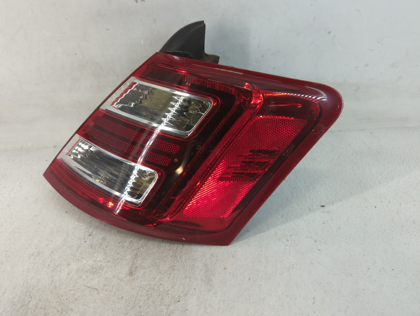 2013-2016 Ford Fusion Tail Light Assembly Passenger Right OEM P/N:DG13-13B504-AR Fits Fits 2013 2014 2015 2016 OEM Used Auto