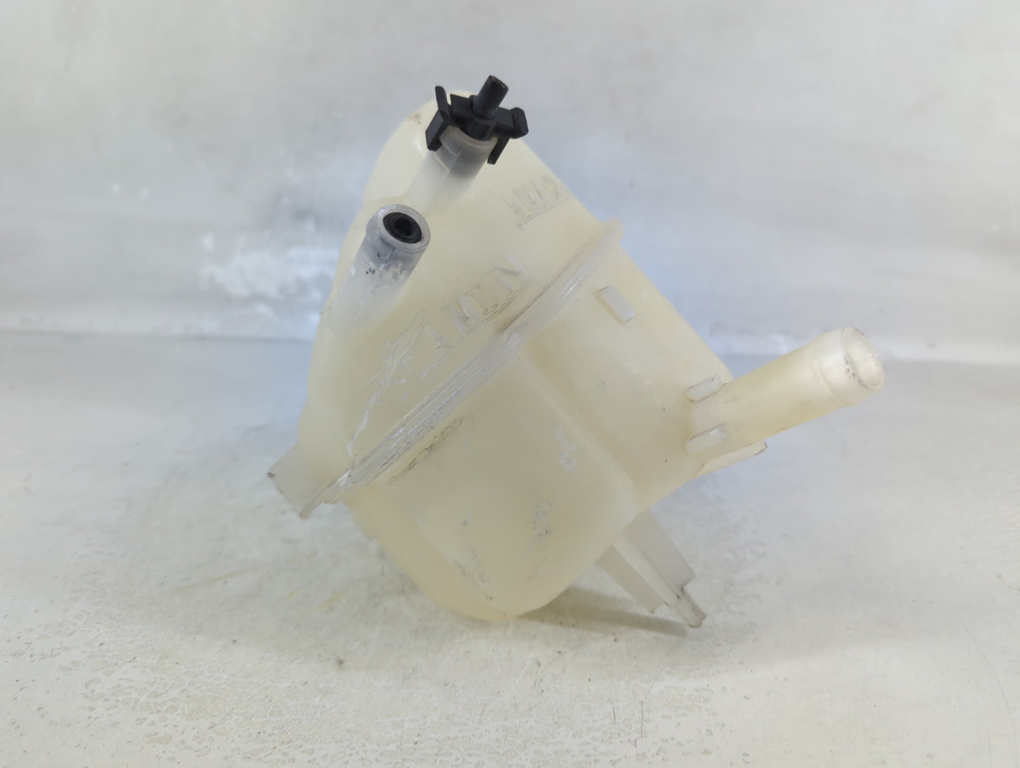2013-2016 Ford Fusion Radiator Coolant Overflow Expansion Tank Bottle - Oemusedautoparts1.com