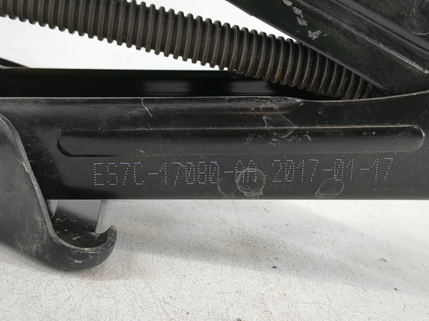 2016 Ford Mondeo Spare Scissor Car Jack - Oemusedautoparts1.com