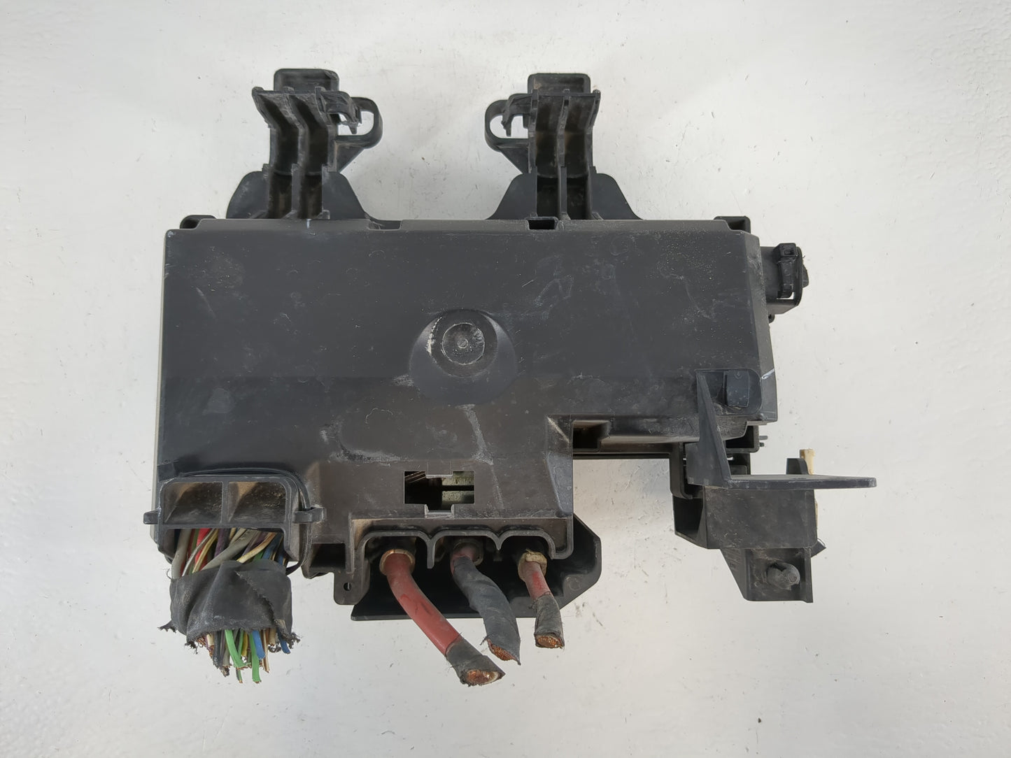 2016-2017 Ford Mustang Fusebox Fuse Box Panel Relay Module P/N:FR3T-14536-AB Fits Fits 2016 2017 OEM Used Auto Parts - Oemus