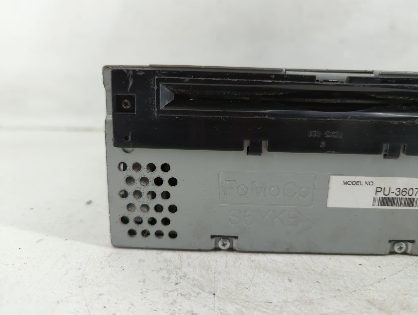 2016-2017 Ford Mustang Radio AM FM Cd Player Receiver Replacement P/N:GR3T-19C107-BB Fits Fits 2016 2017 OEM Used Auto Parts