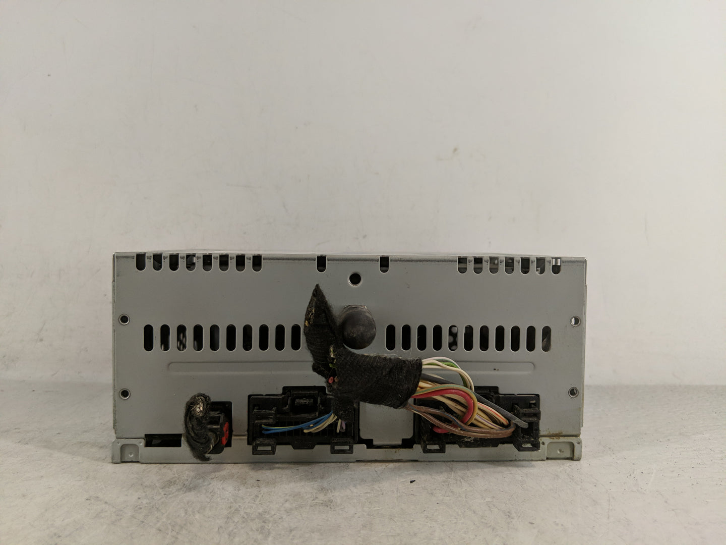 2015-2016 Ford Mustang Radio AM FM Cd Player Receiver Replacement P/N:FR3T-19C107-SE Fits Fits 2015 2016 OEM Used Auto Parts