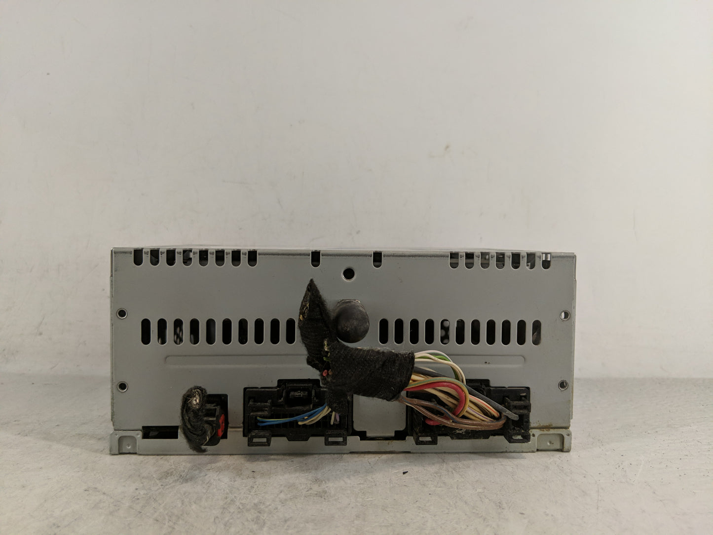 2015-2016 Ford Mustang Radio AM FM Cd Player Receiver Replacement P/N:FR3T-19C107-SE Fits Fits 2015 2016 OEM Used Auto Parts