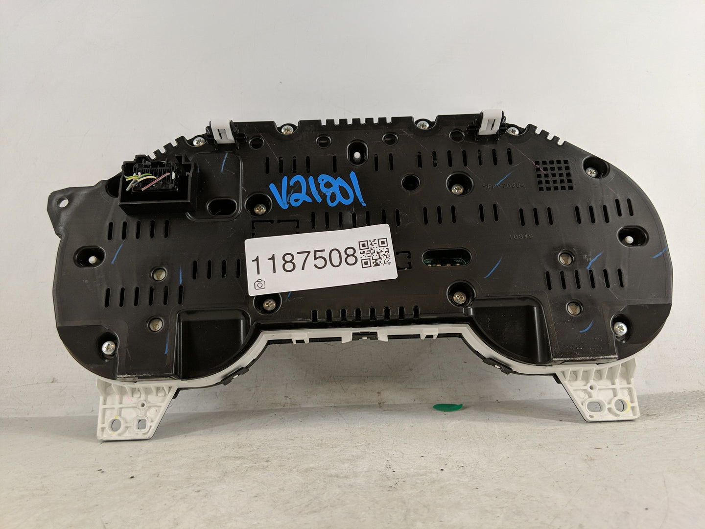 2016 Ford Mustang Instrument Cluster Speedometer Gauges P/N:GR3T-10849-AD Fits OEM Used Auto Parts - Oemusedautoparts1.com