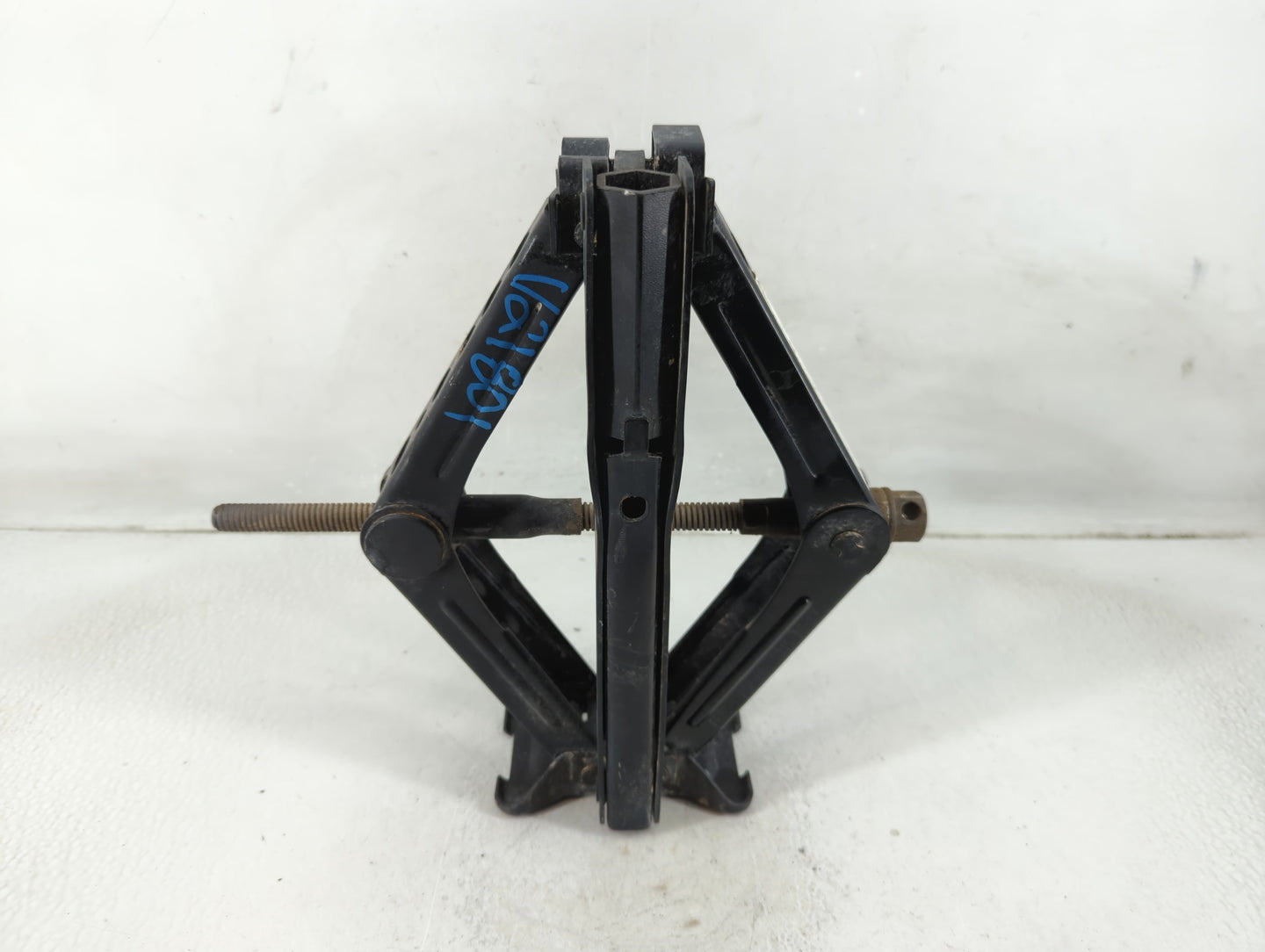 2016 Ford Mustang Spare Scissor Car Jack - Oemusedautoparts1.com