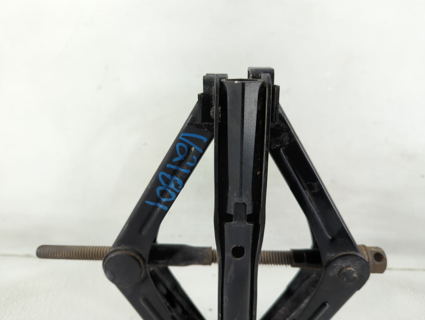 2016 Ford Mustang Spare Scissor Car Jack - Oemusedautoparts1.com