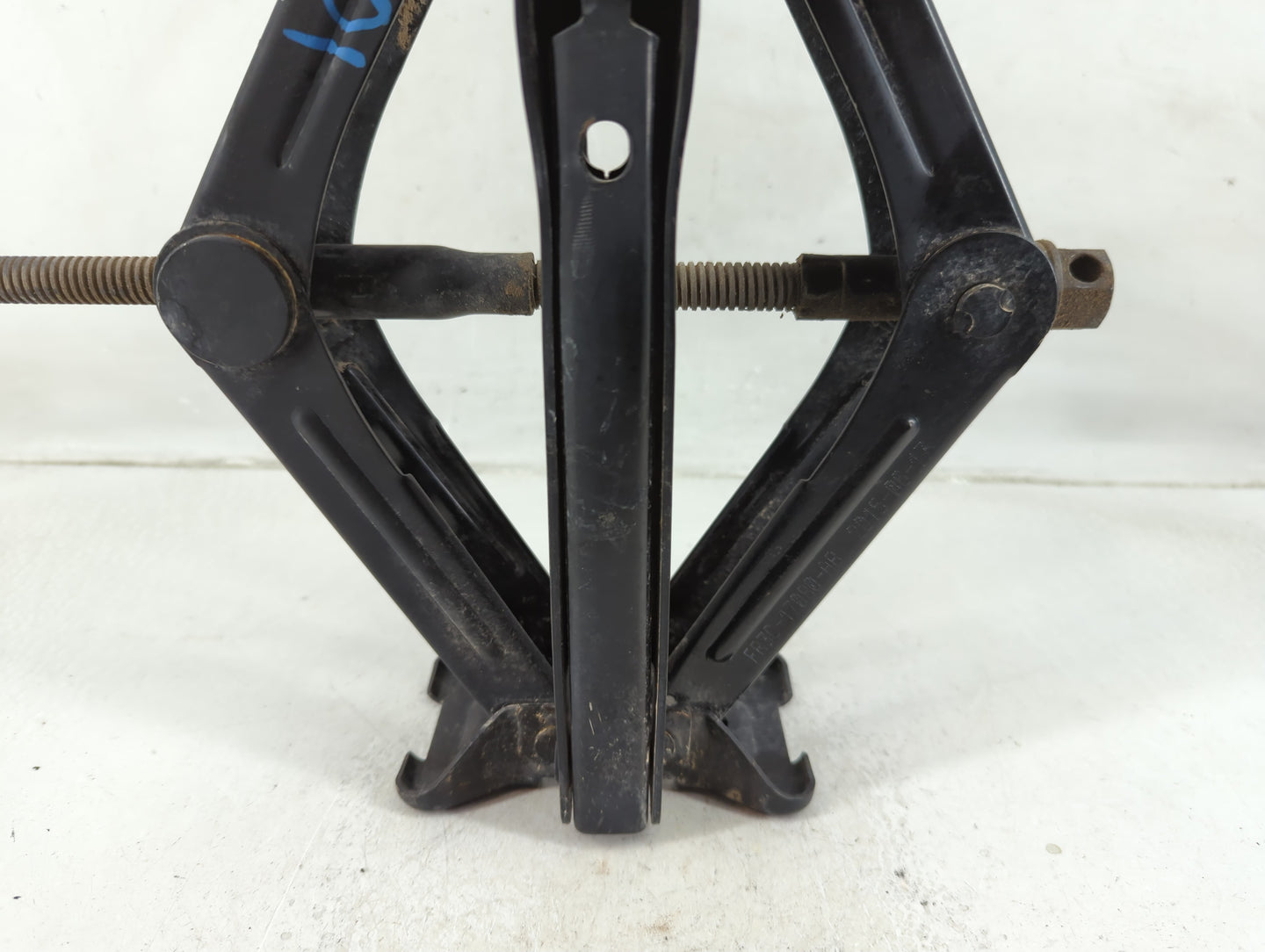 2016 Ford Mustang Spare Scissor Car Jack - Oemusedautoparts1.com