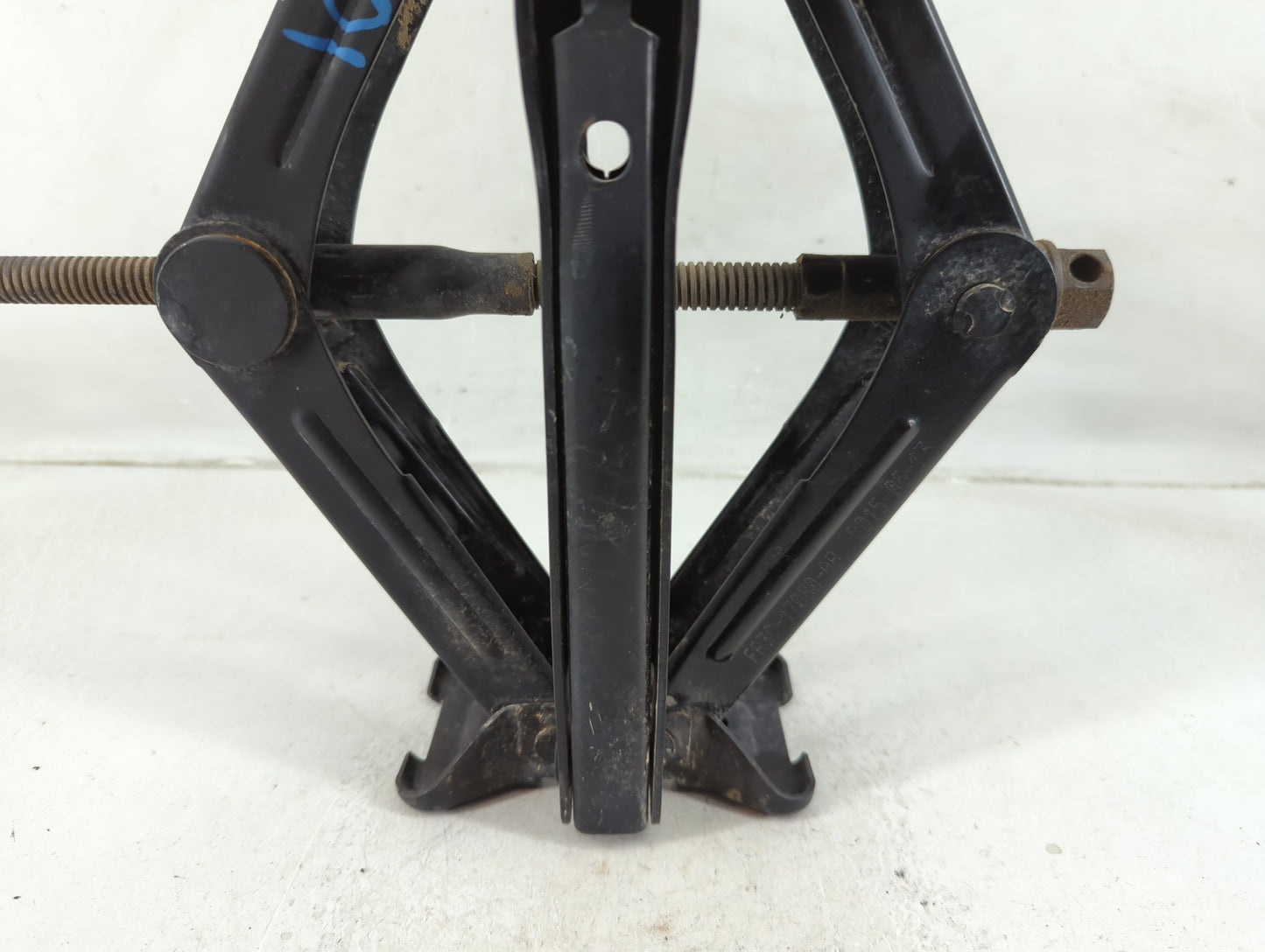2016 Ford Mustang Spare Scissor Car Jack - Oemusedautoparts1.com