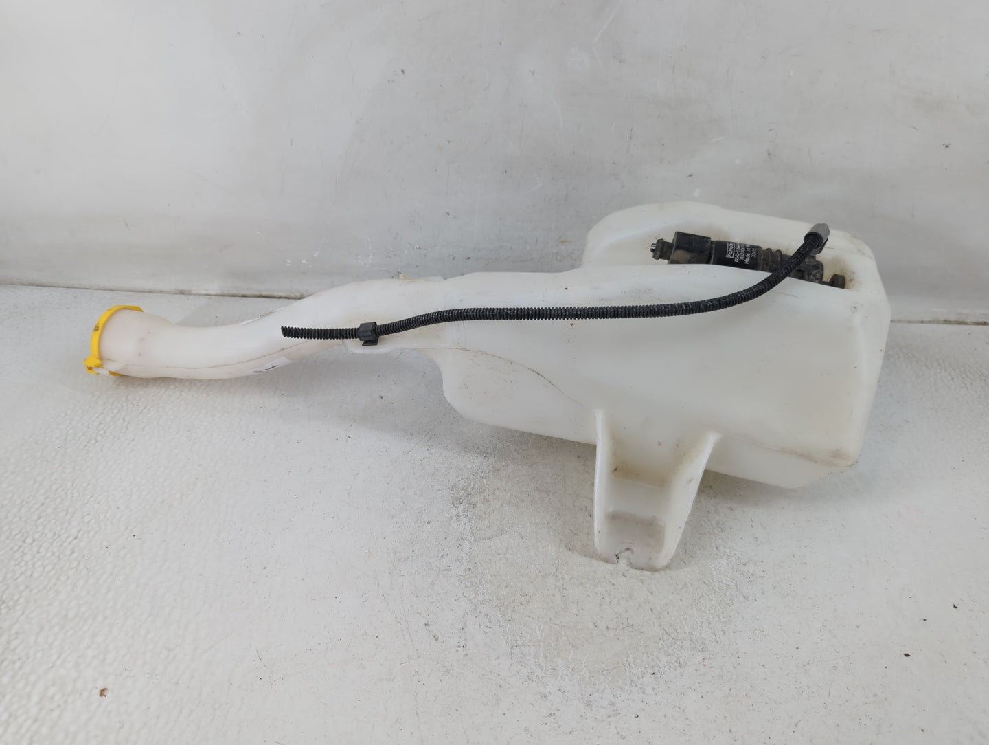 2015-2016 Ford Mustang Windshield Washer Fluid Reservoir Bottle Oem - Oemusedautoparts1.com