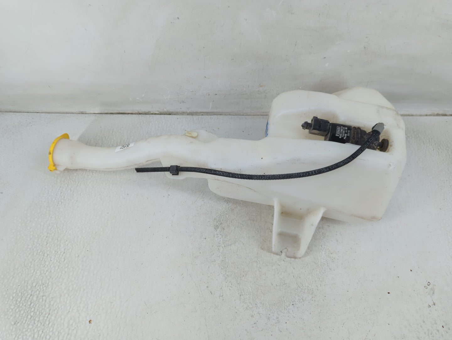 2015-2016 Ford Mustang Windshield Washer Fluid Reservoir Bottle Oem - Oemusedautoparts1.com