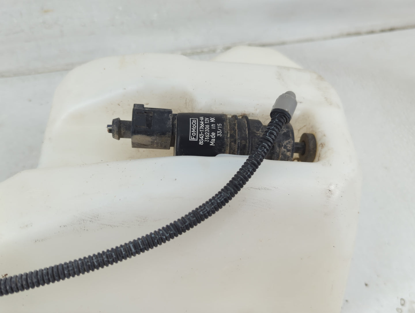 2015-2016 Ford Mustang Windshield Washer Fluid Reservoir Bottle Oem - Oemusedautoparts1.com
