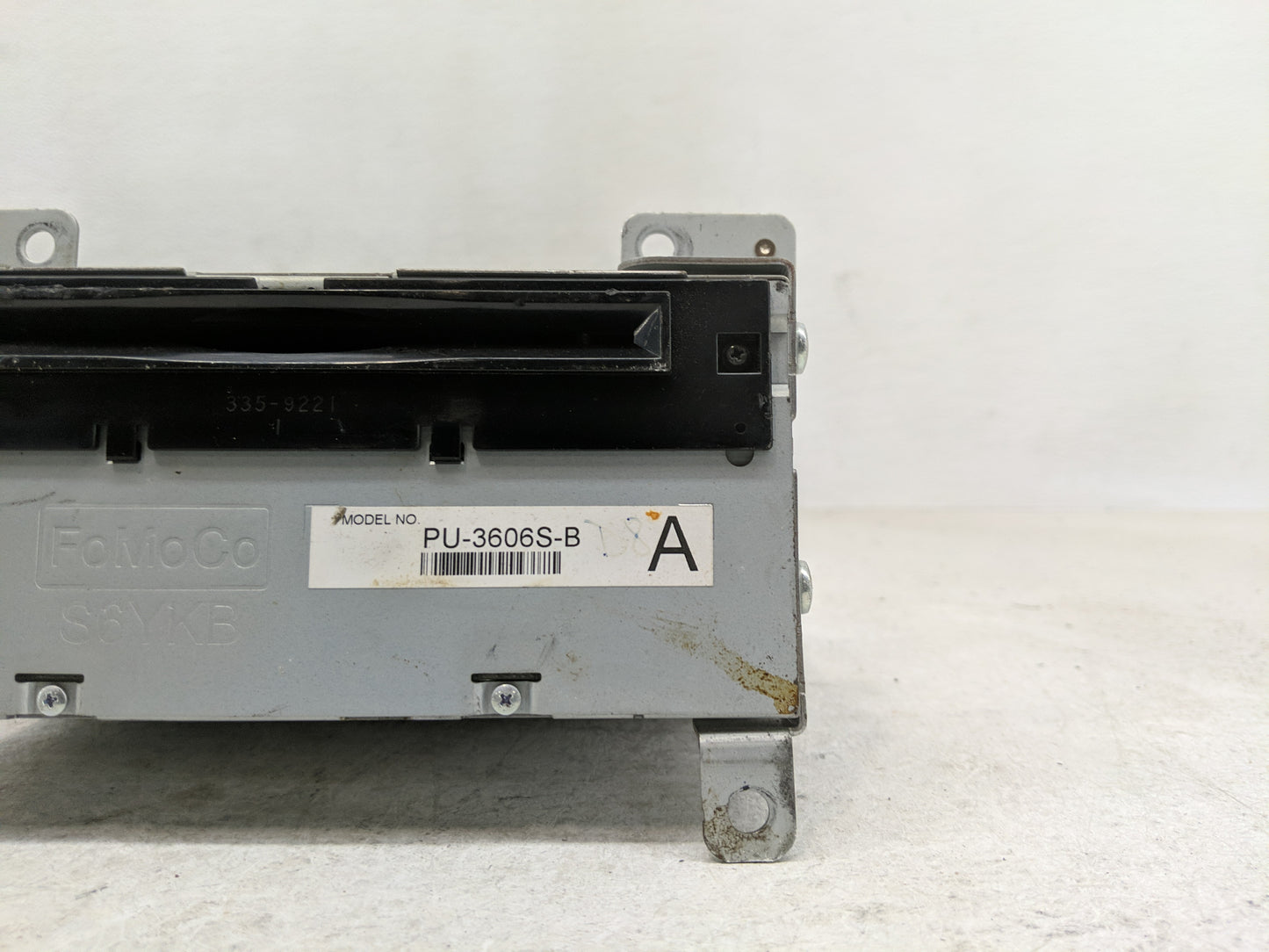 2015-2016 Ford Mustang Radio AM FM Cd Player Receiver Replacement P/N:FR3T-19C107-JJ Fits Fits 2015 2016 OEM Used Auto Parts