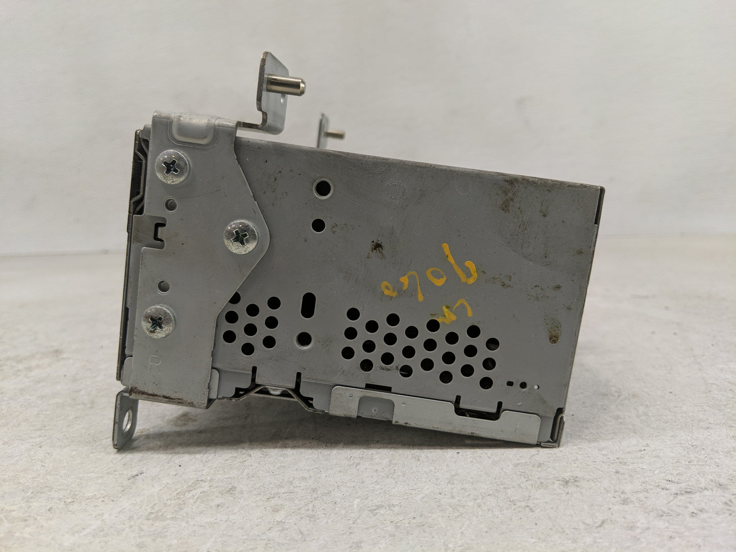 2015-2016 Ford Mustang Radio AM FM Cd Player Receiver Replacement P/N:FR3T-19C107-JJ Fits Fits 2015 2016 OEM Used Auto Parts
