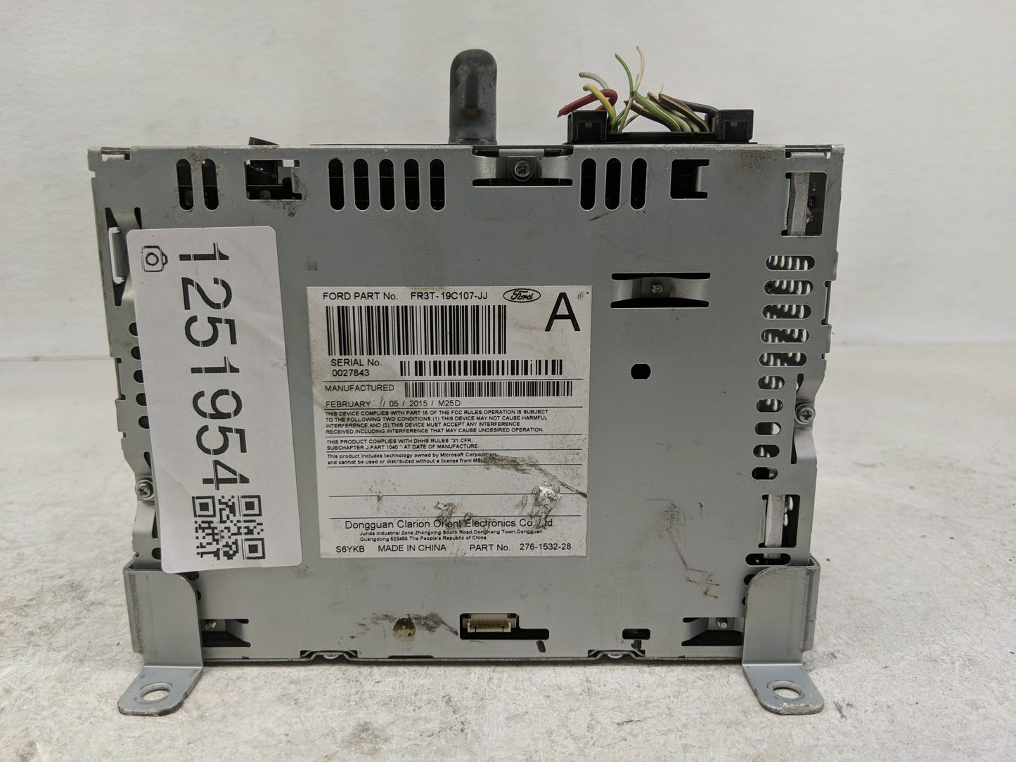 2015-2016 Ford Mustang Radio AM FM Cd Player Receiver Replacement P/N:FR3T-19C107-JJ Fits Fits 2015 2016 OEM Used Auto Parts