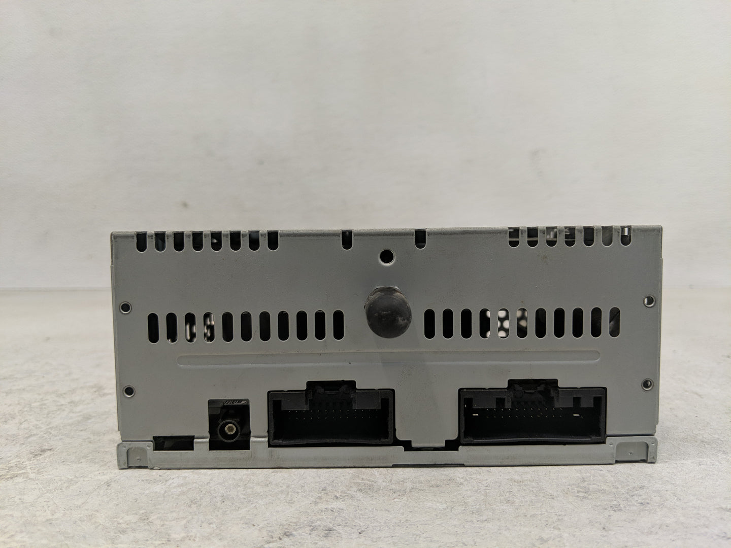 2015-2016 Ford Mustang Radio AM FM Cd Player Receiver Replacement P/N:FR3T-19C107-JJ Fits Fits 2015 2016 OEM Used Auto Parts