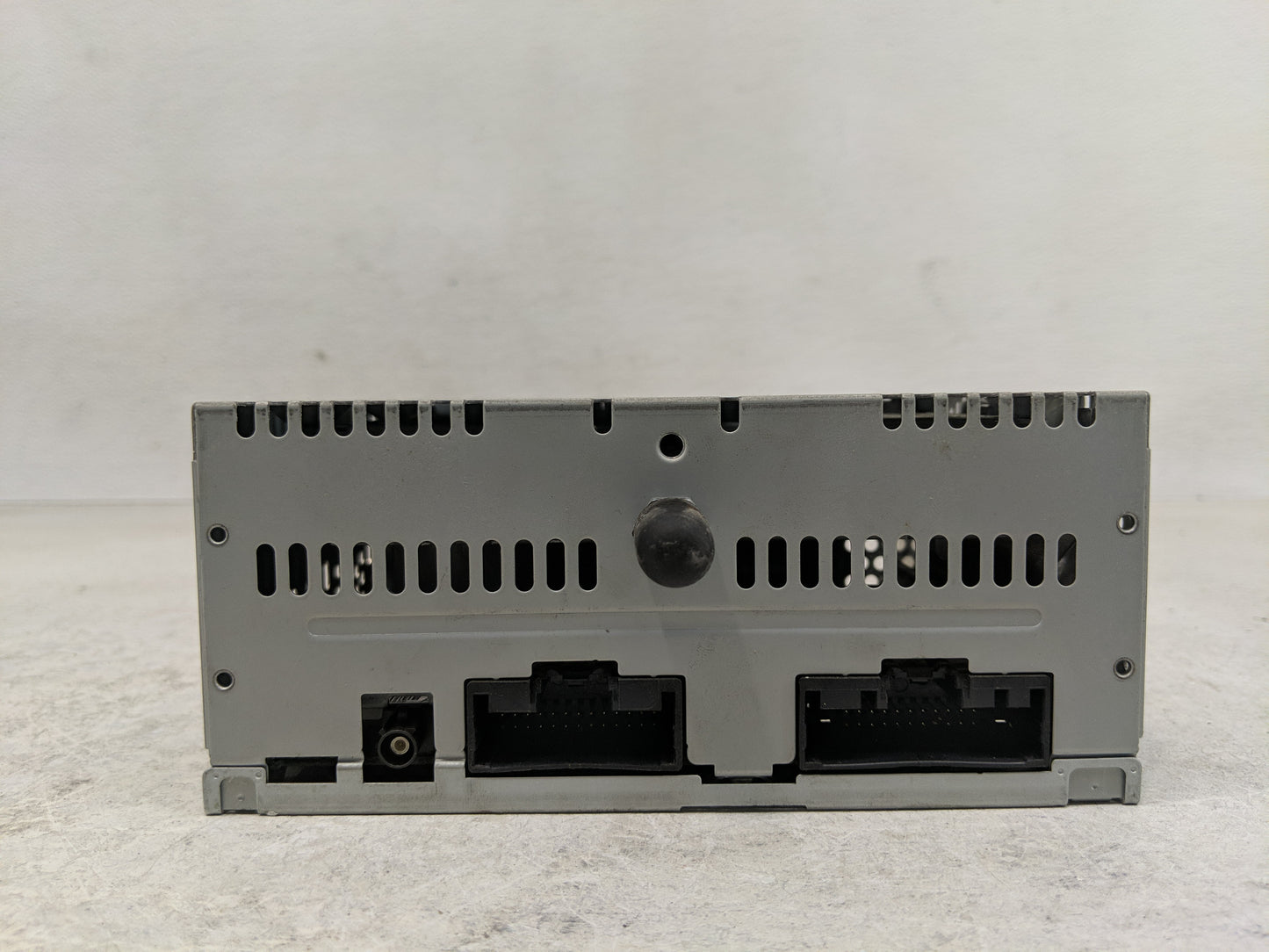2015-2016 Ford Mustang Radio AM FM Cd Player Receiver Replacement P/N:FR3T-19C107-JJ Fits Fits 2015 2016 OEM Used Auto Parts