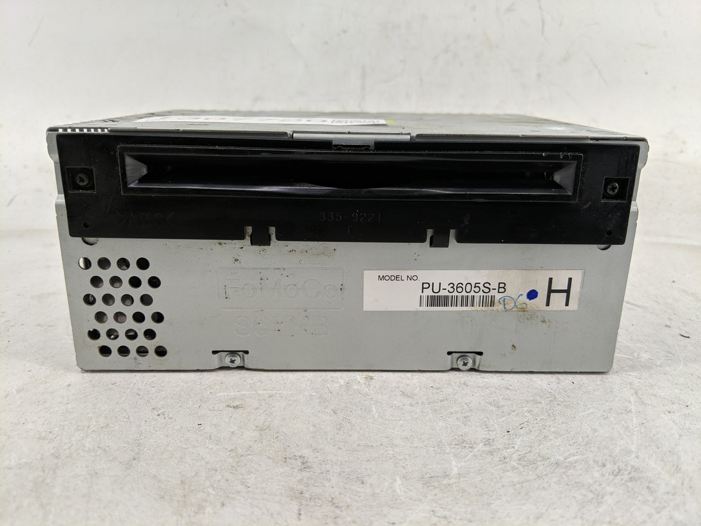 2015-2016 Ford Mustang Radio AM FM Cd Player Receiver Replacement P/N:FR3T-19C107-JJ Fits Fits 2015 2016 OEM Used Auto Parts
