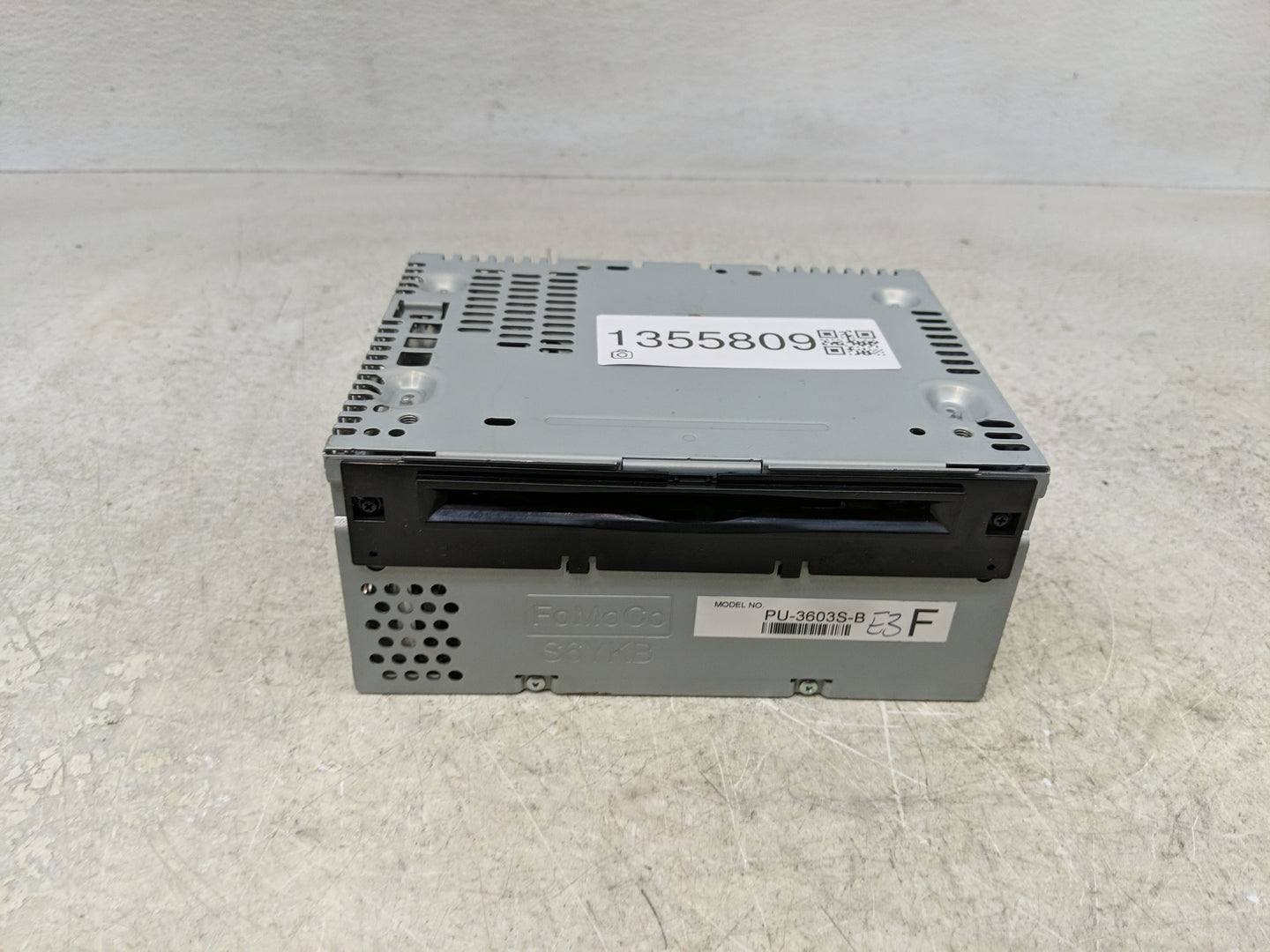 2015-2016 Ford Mustang Radio AM FM Cd Player Receiver Replacement P/N:FR3T-19C107-SE Fits Fits 2015 2016 OEM Used Auto Parts